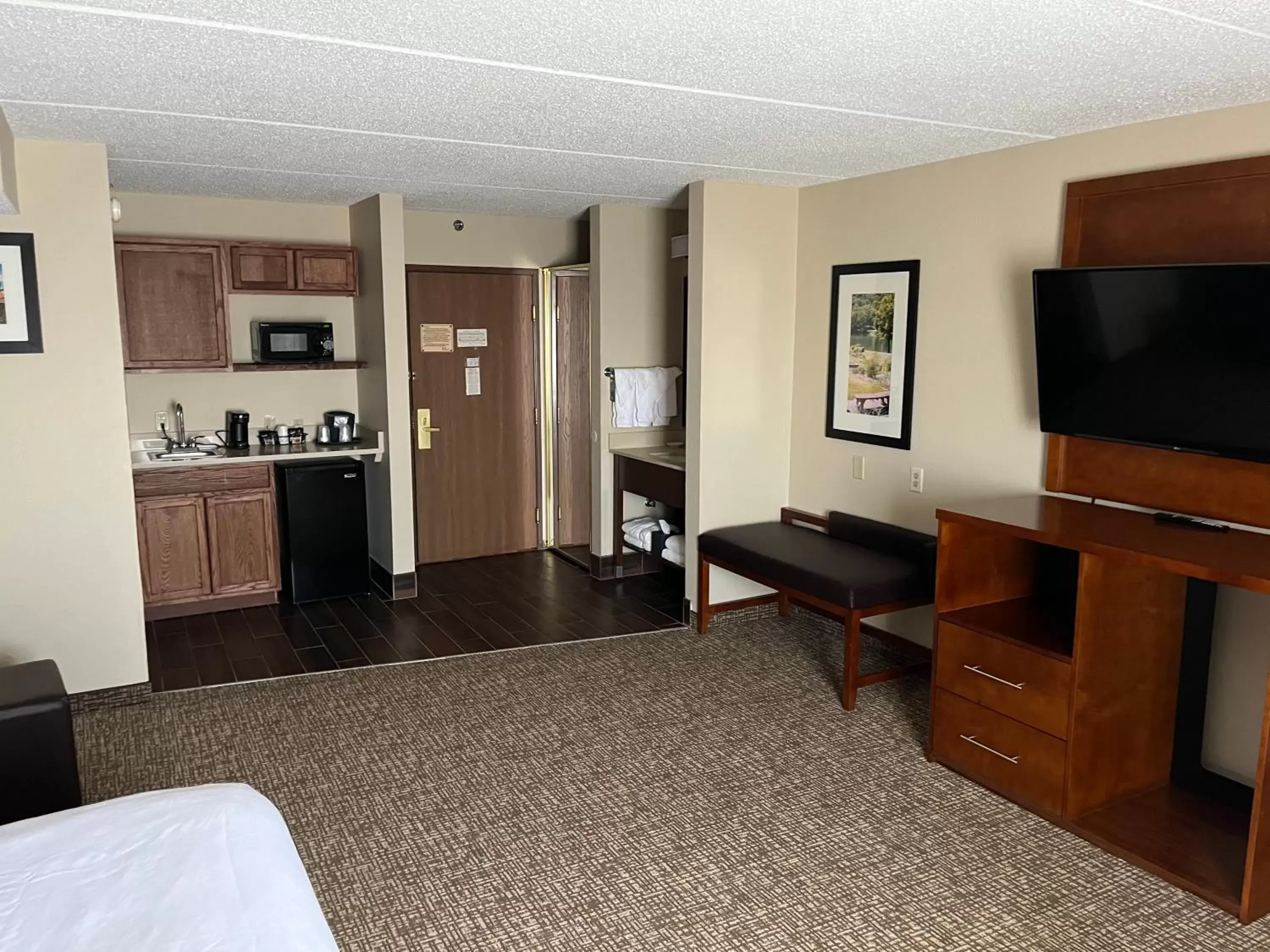Bedroom, TV/Entertainment Center in Wingate by Wyndham Clearfield