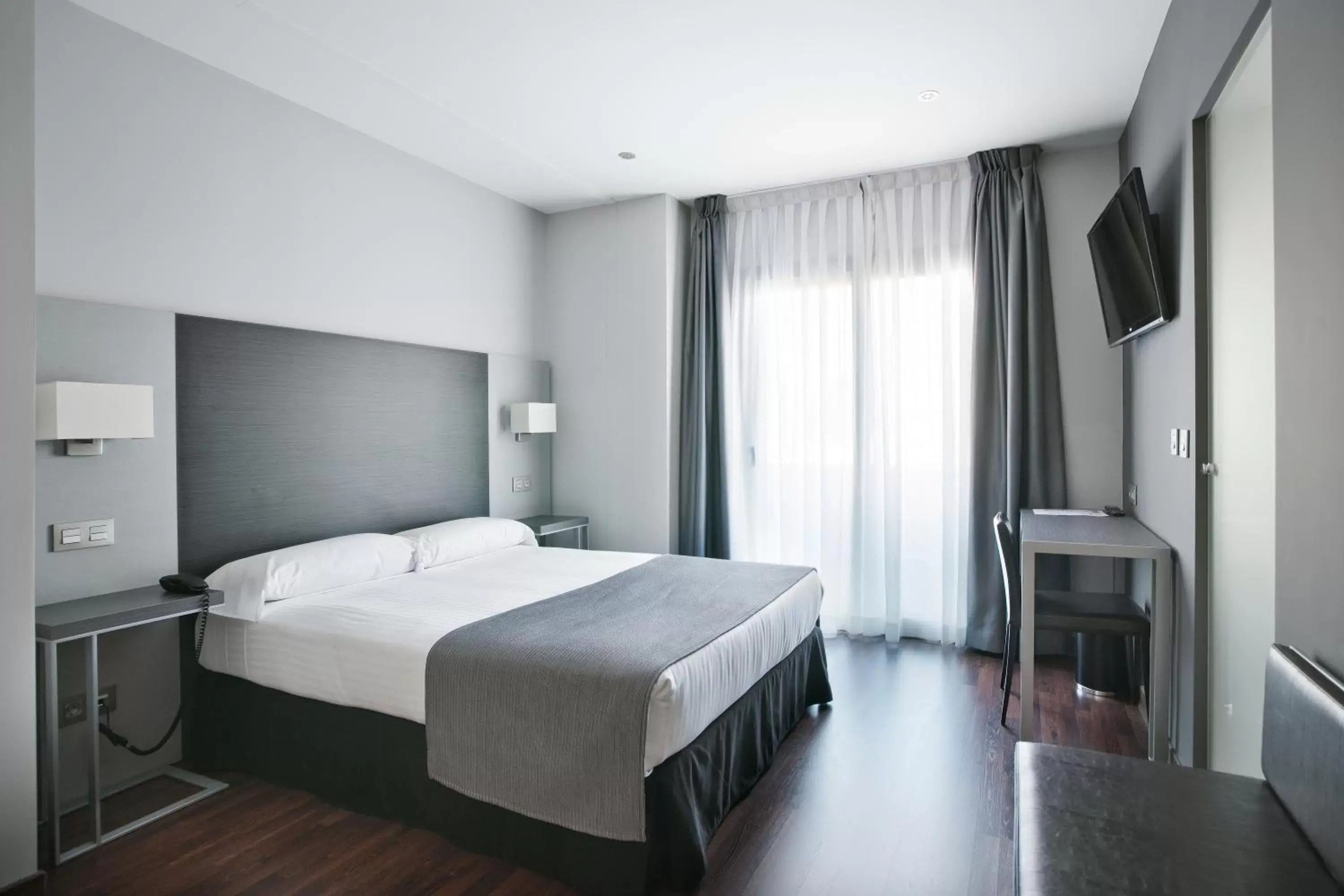 Double or Twin Room in UVE Alcobendas Double or Twin Room in UVE Alcobendas