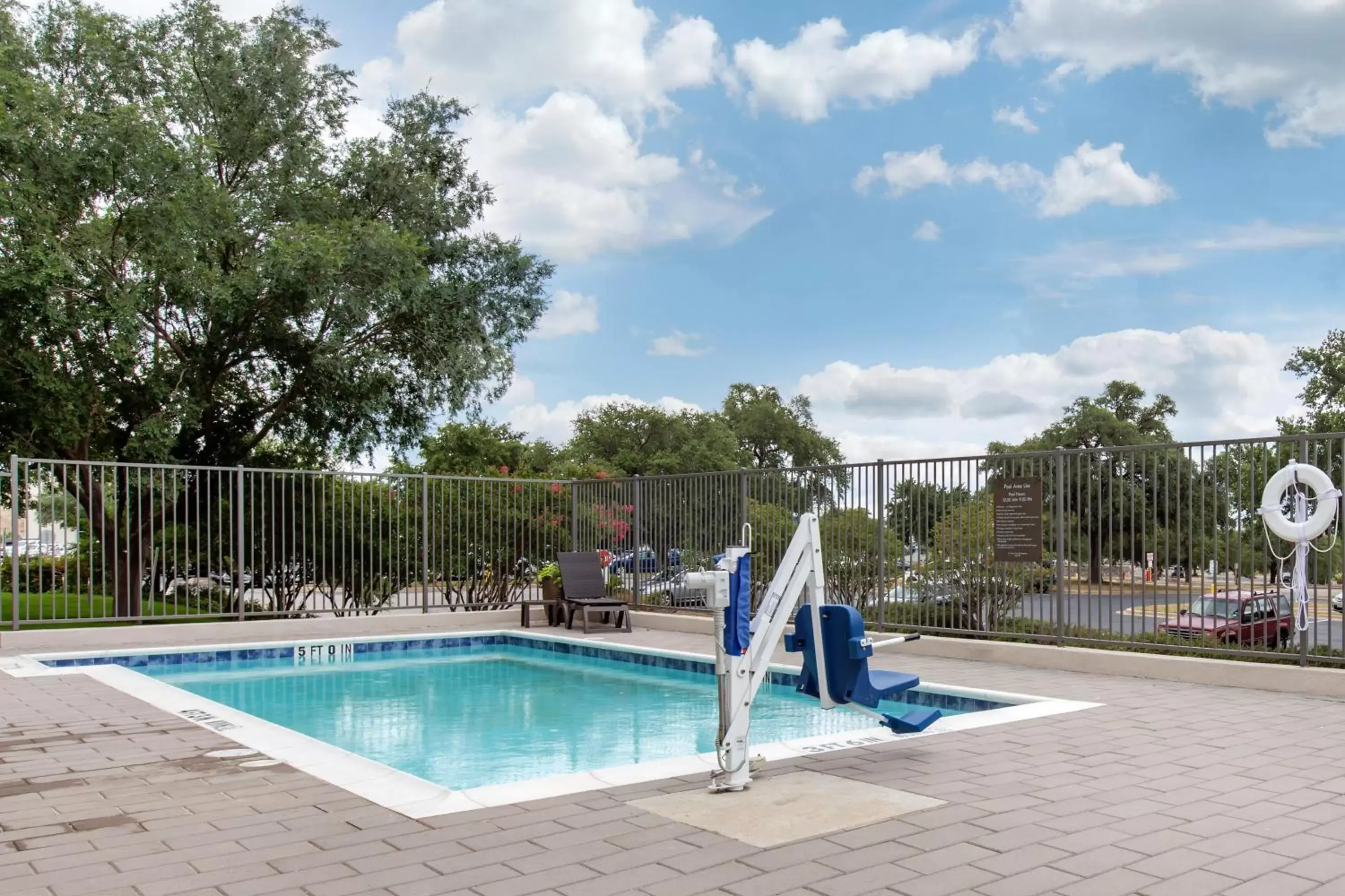 Swimming Pool in Comfort Suites - South Austin