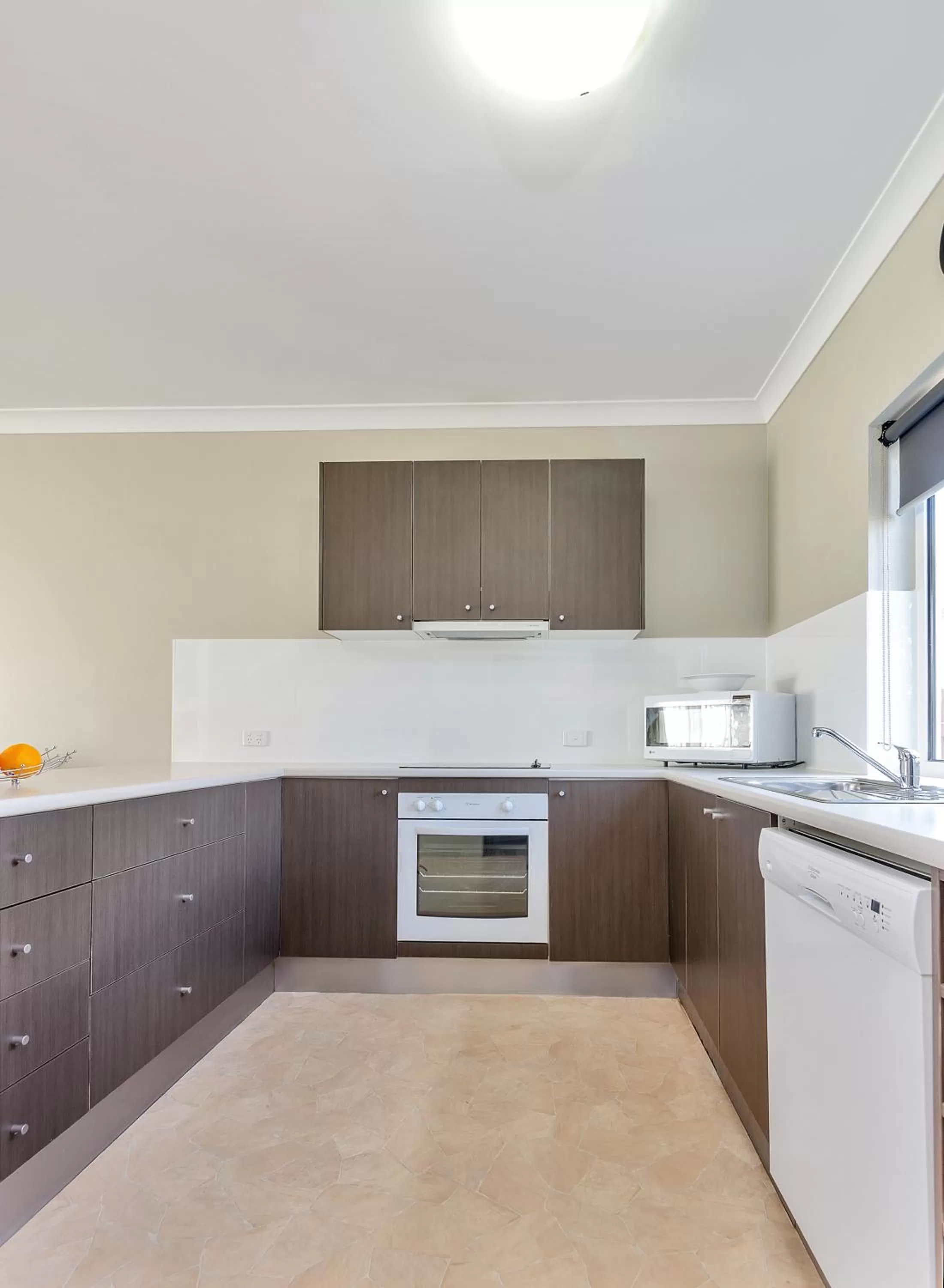 Kitchen or kitchenette in Coachmans Inn Warwick