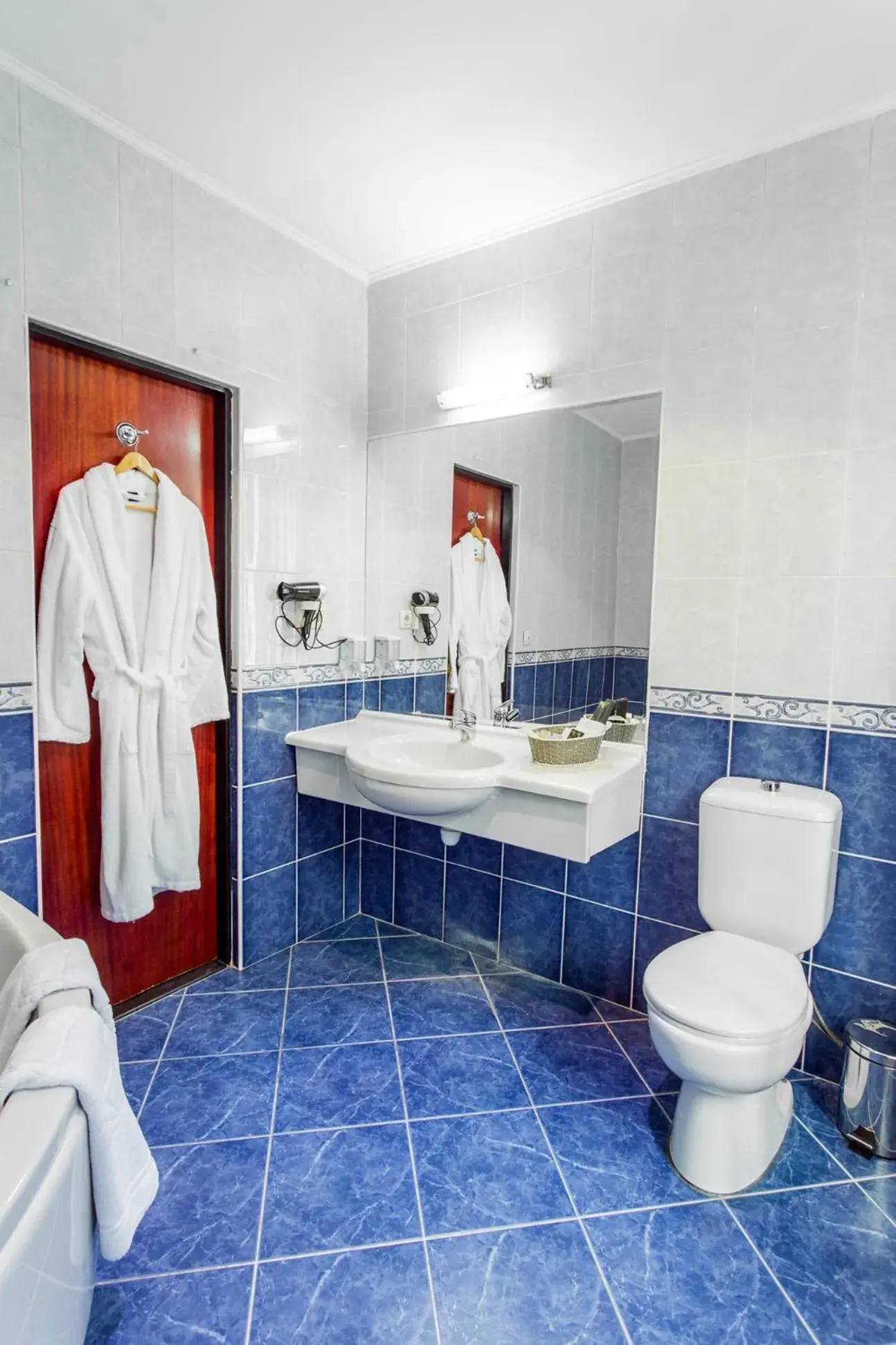 Shower, Bathroom in Ambassador