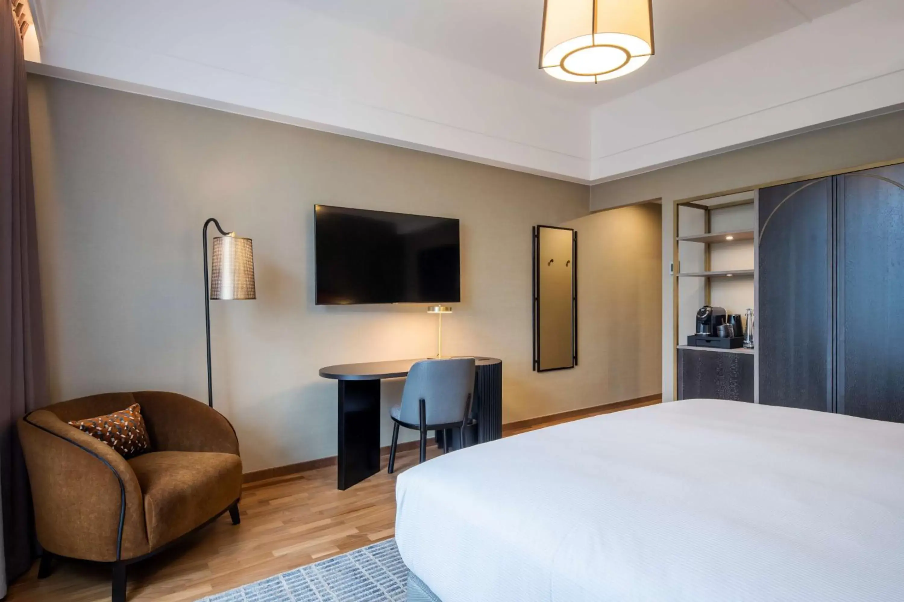 TV and multimedia, TV/Entertainment Center in DoubleTree By Hilton Brussels City