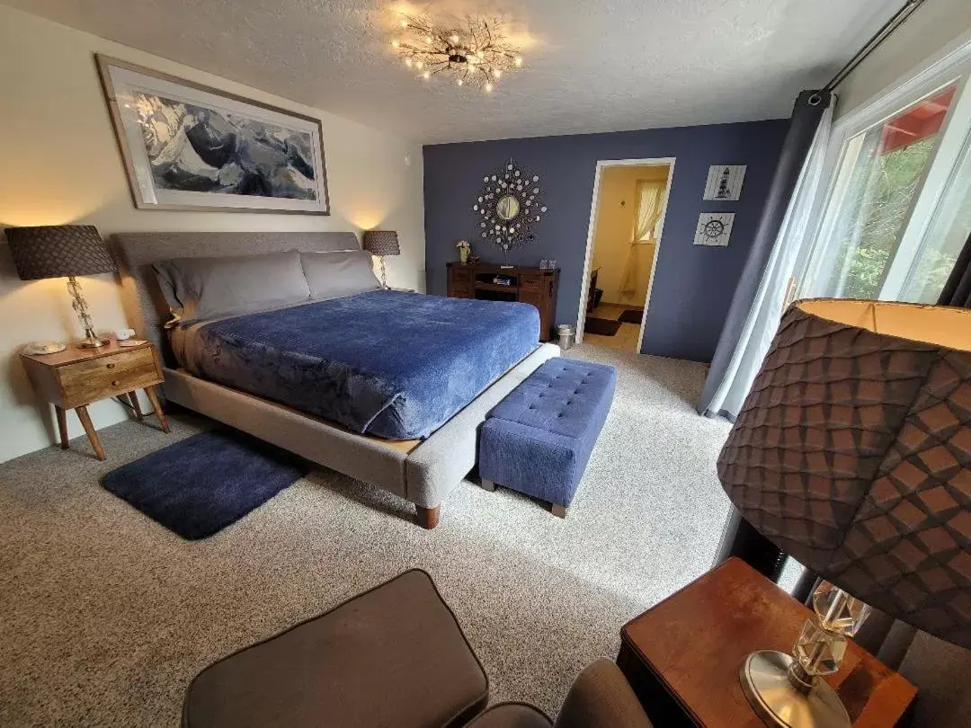 King Room with Balcony in Misty Valley Inn King Room with Balcony in Misty Valley Inn