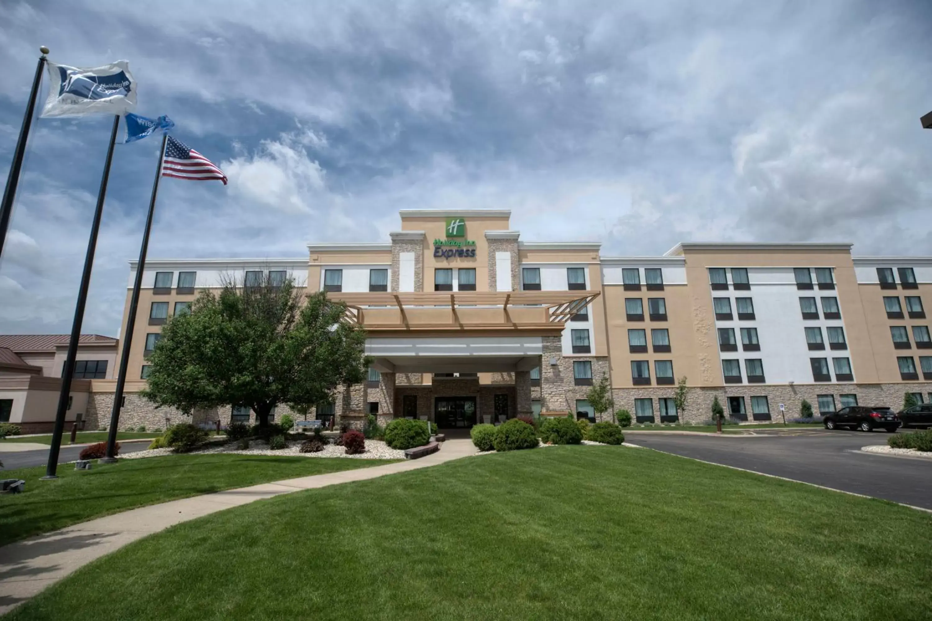 Property building in Holiday Inn Express Janesville-I-90 & US Highway 14 by IHG Property building in Holiday Inn Express Janesville-I-90 & US Highway 14 by IHG