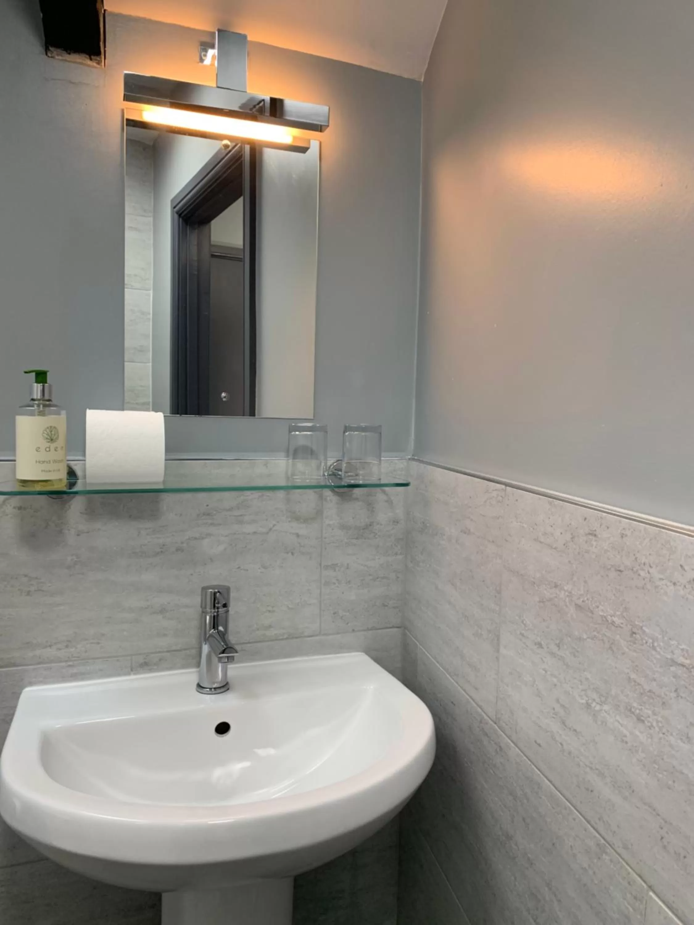 Bathroom in The Beacons Guest House