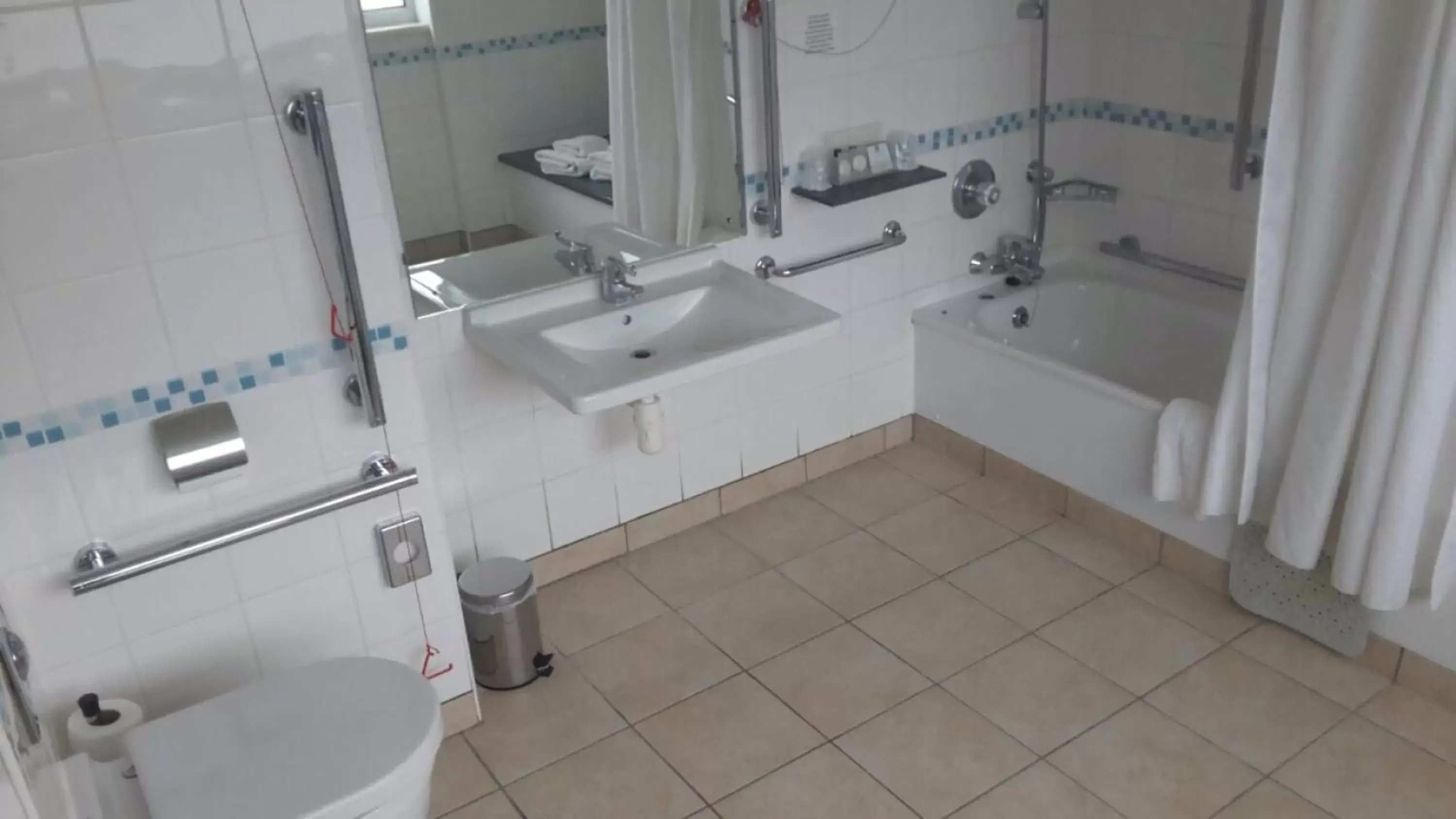 Photo of the whole room, Bathroom in Holiday Inn Derby/Nottingham, an IHG Hotel