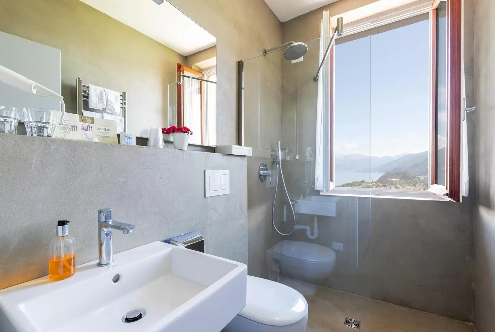 Bathroom in Hotel Il Perlo Panorama