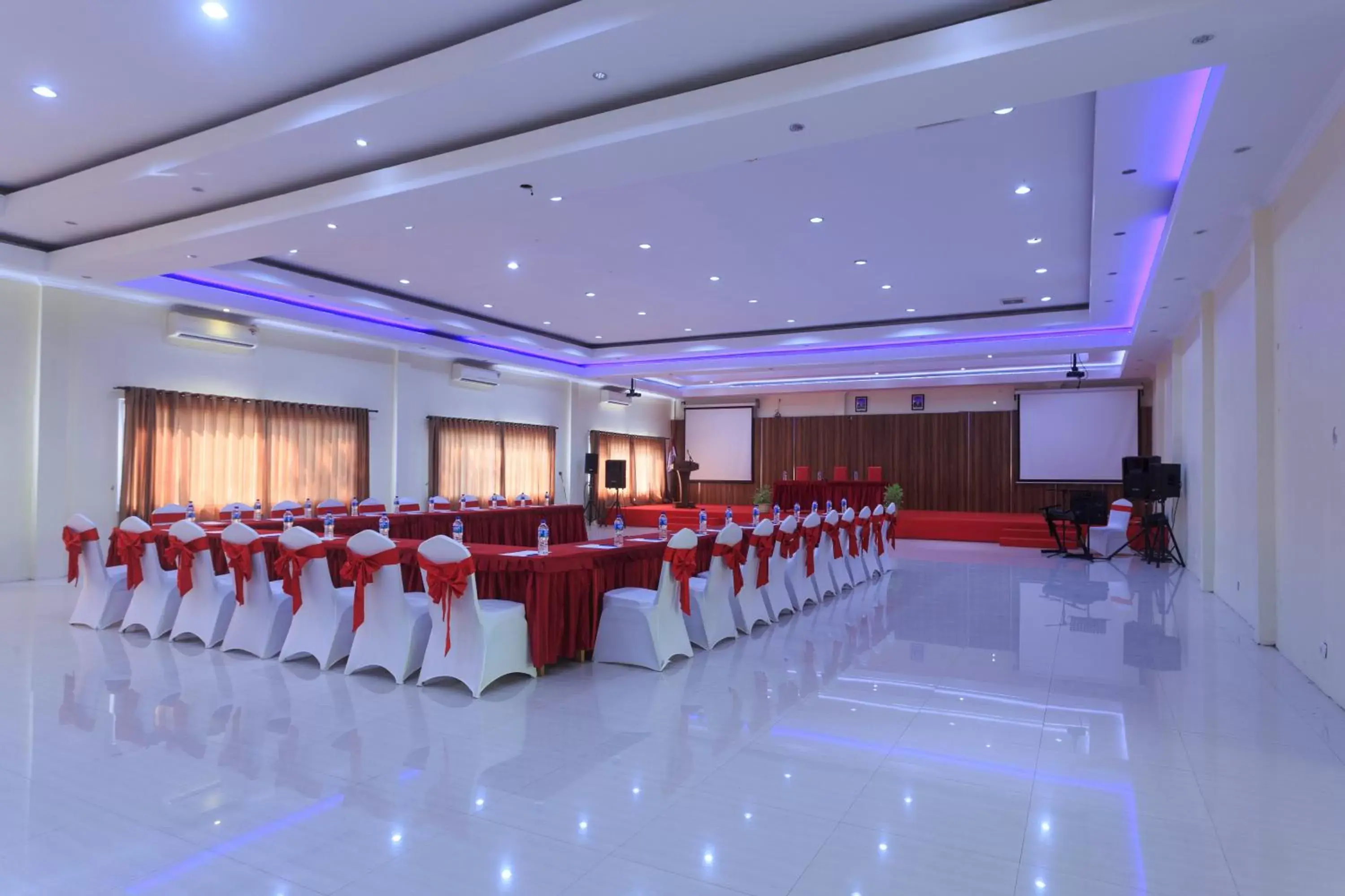 Banquet/Function facilities, Banquet Facilities in Sylvia Beach Villa