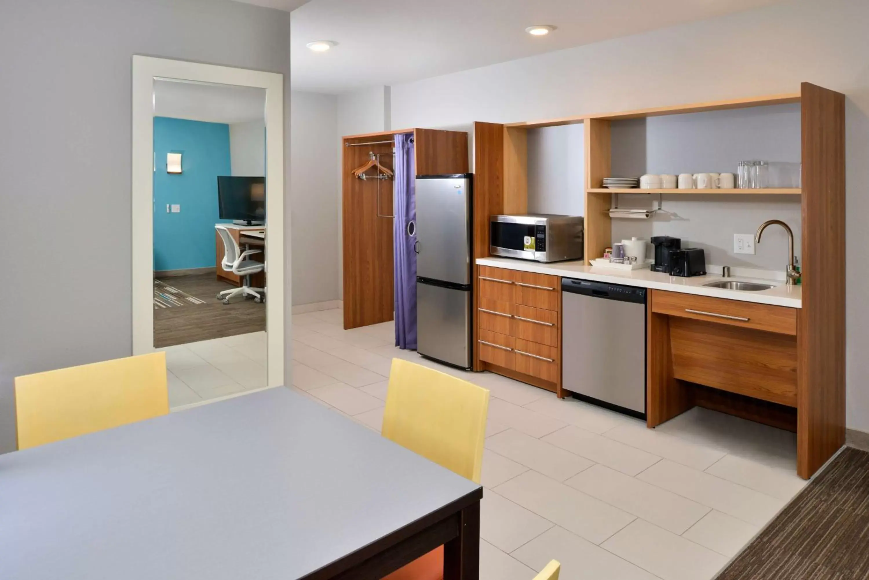 Bedroom, Kitchen/Kitchenette in Home2 Suites By Hilton Portland Hillsboro