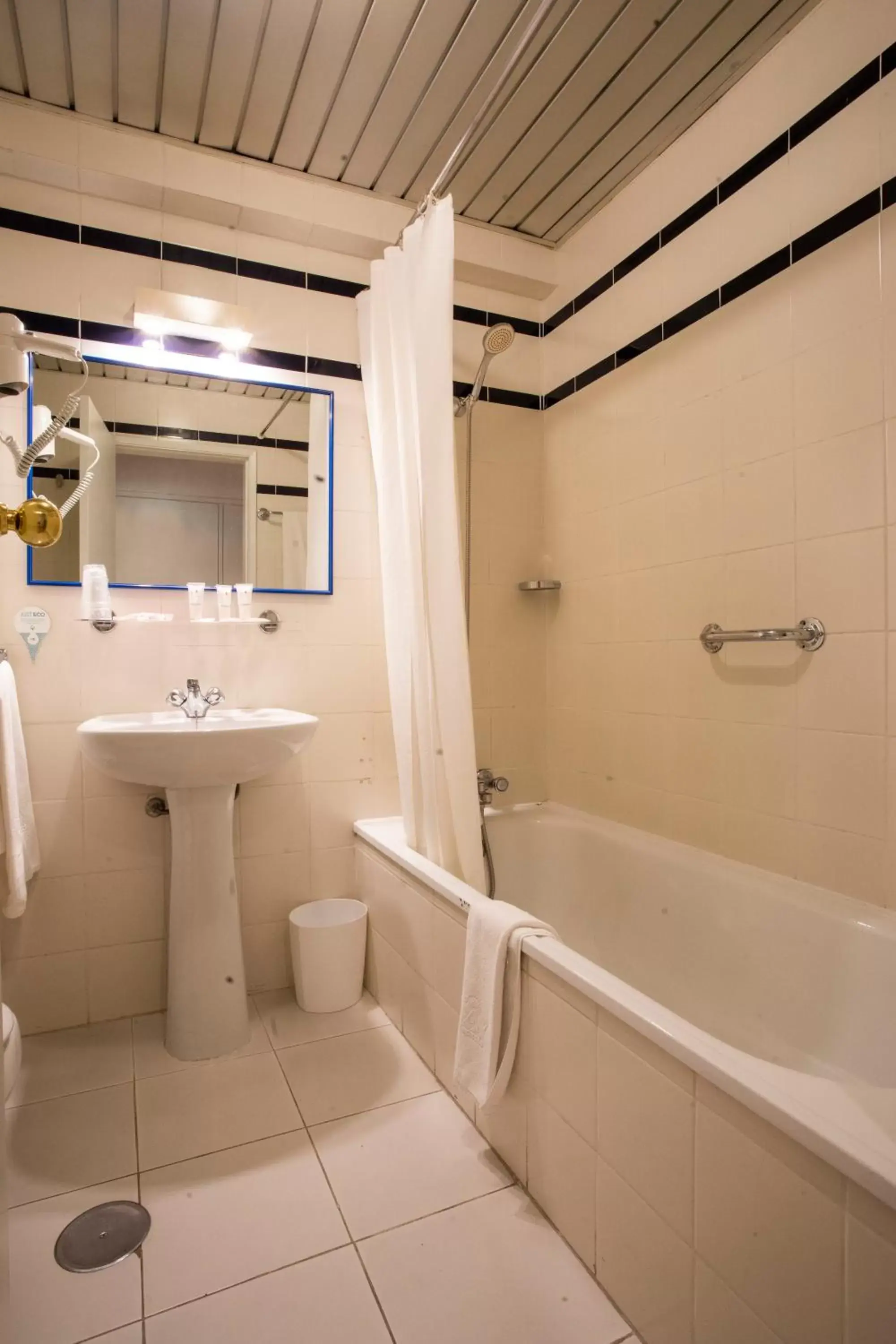 Bathroom in Stay Hotel Coimbra Centro