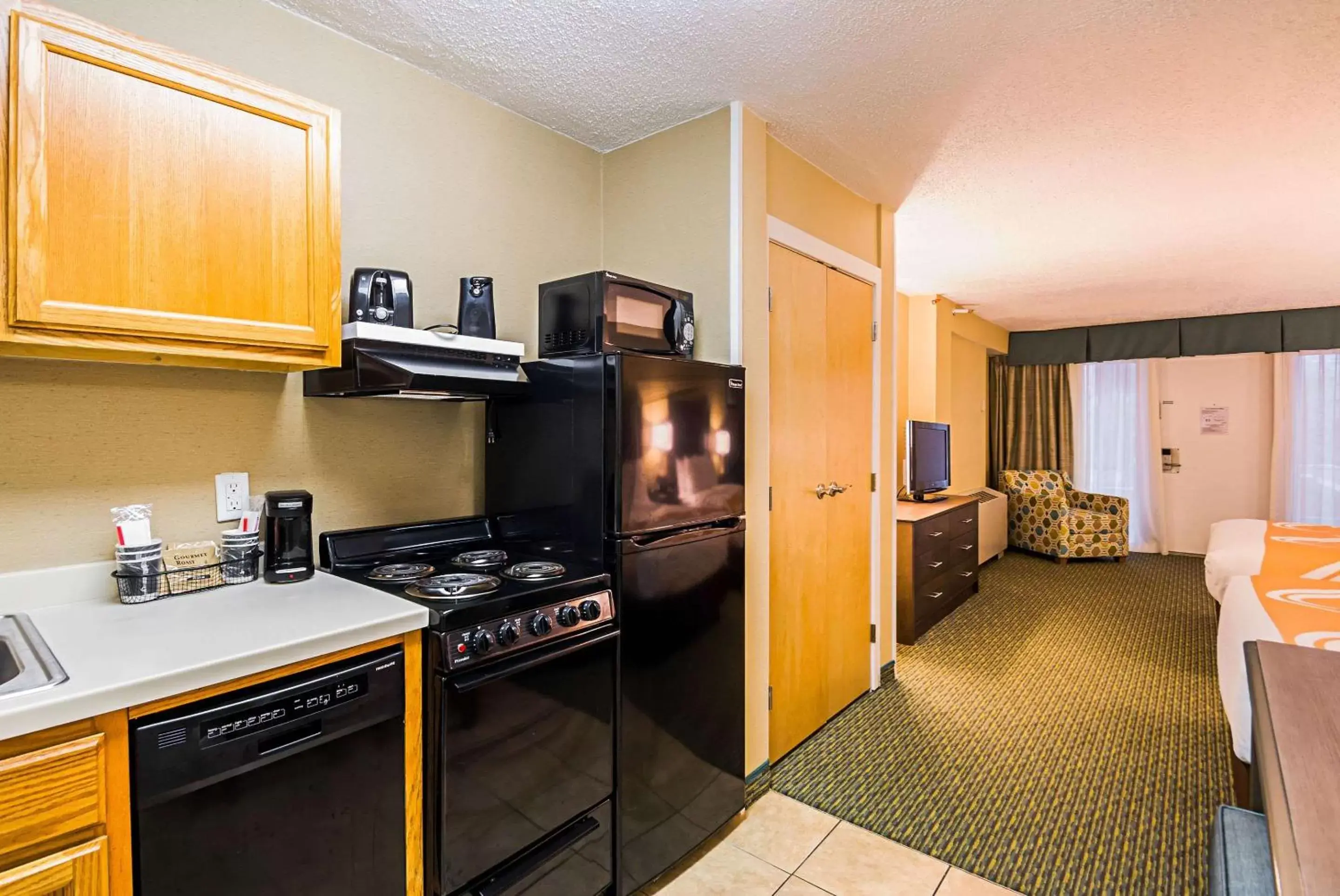 Photo of the whole room, Kitchen/Kitchenette in Quality Inn Oceanfront