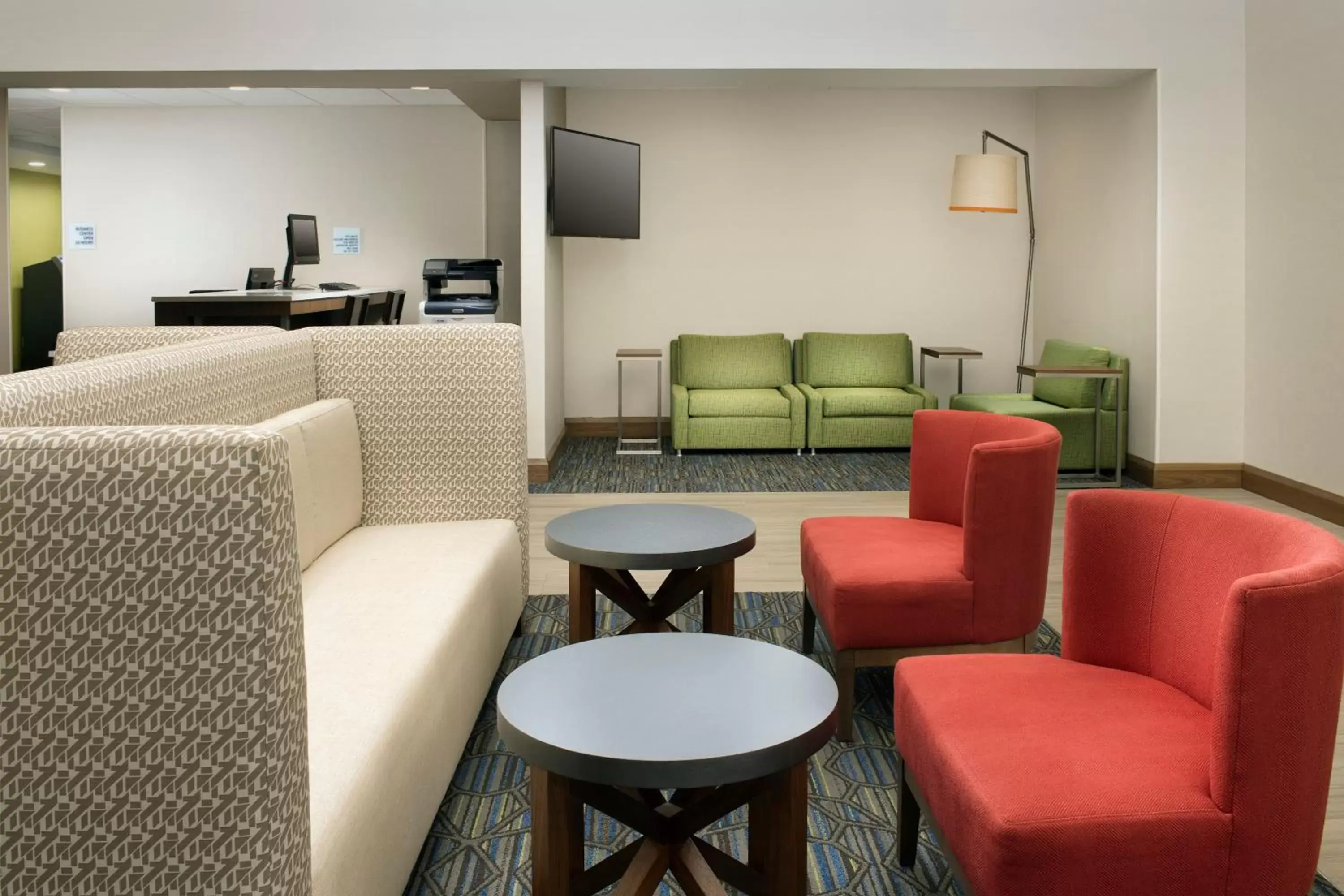 Property building, Lounge/Bar in Holiday Inn Express & Suites Baltimore - BWI Airport North, an IHG Hotel