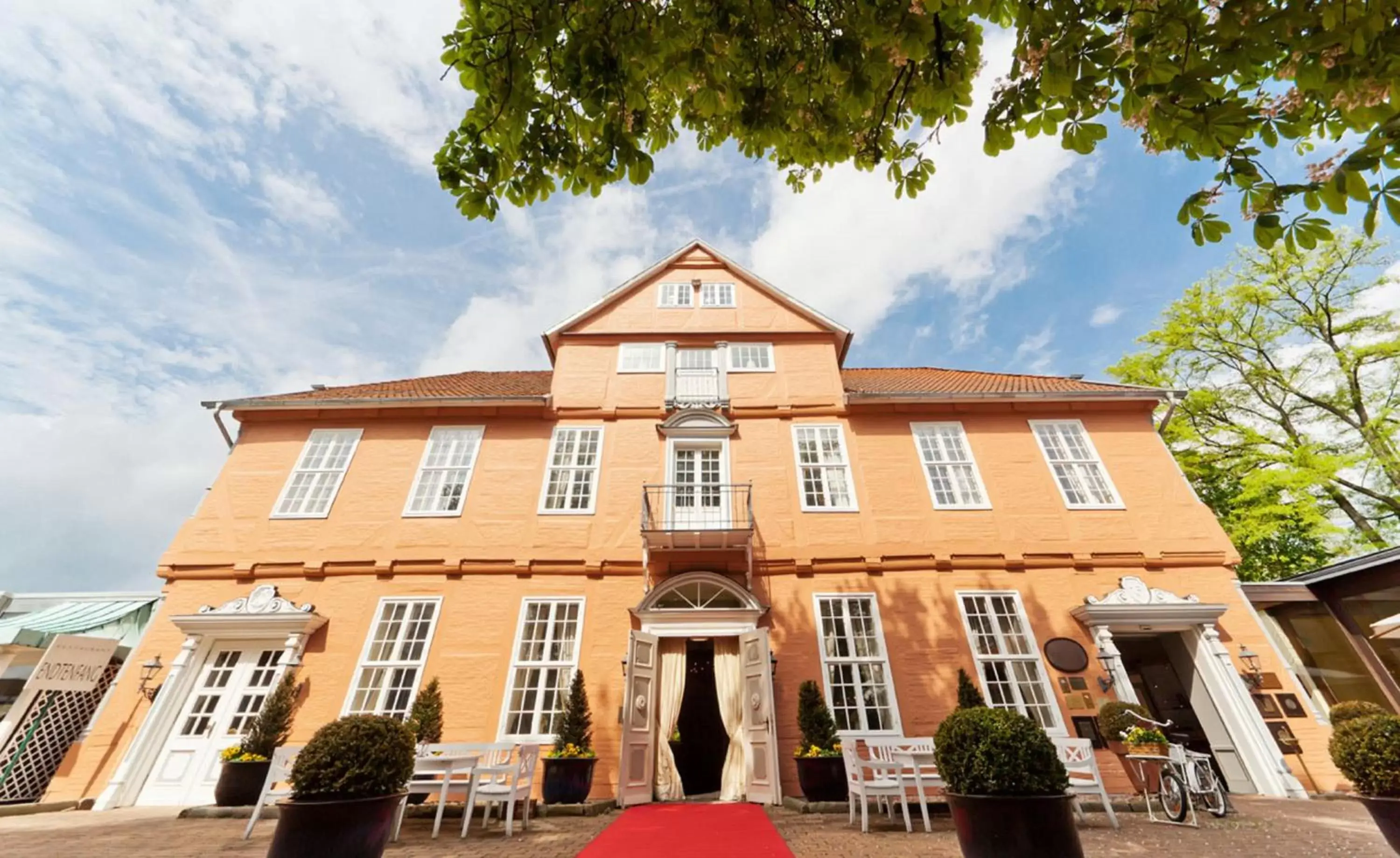 Facade/entrance, Property Building in Althoff Hotel Fürstenhof