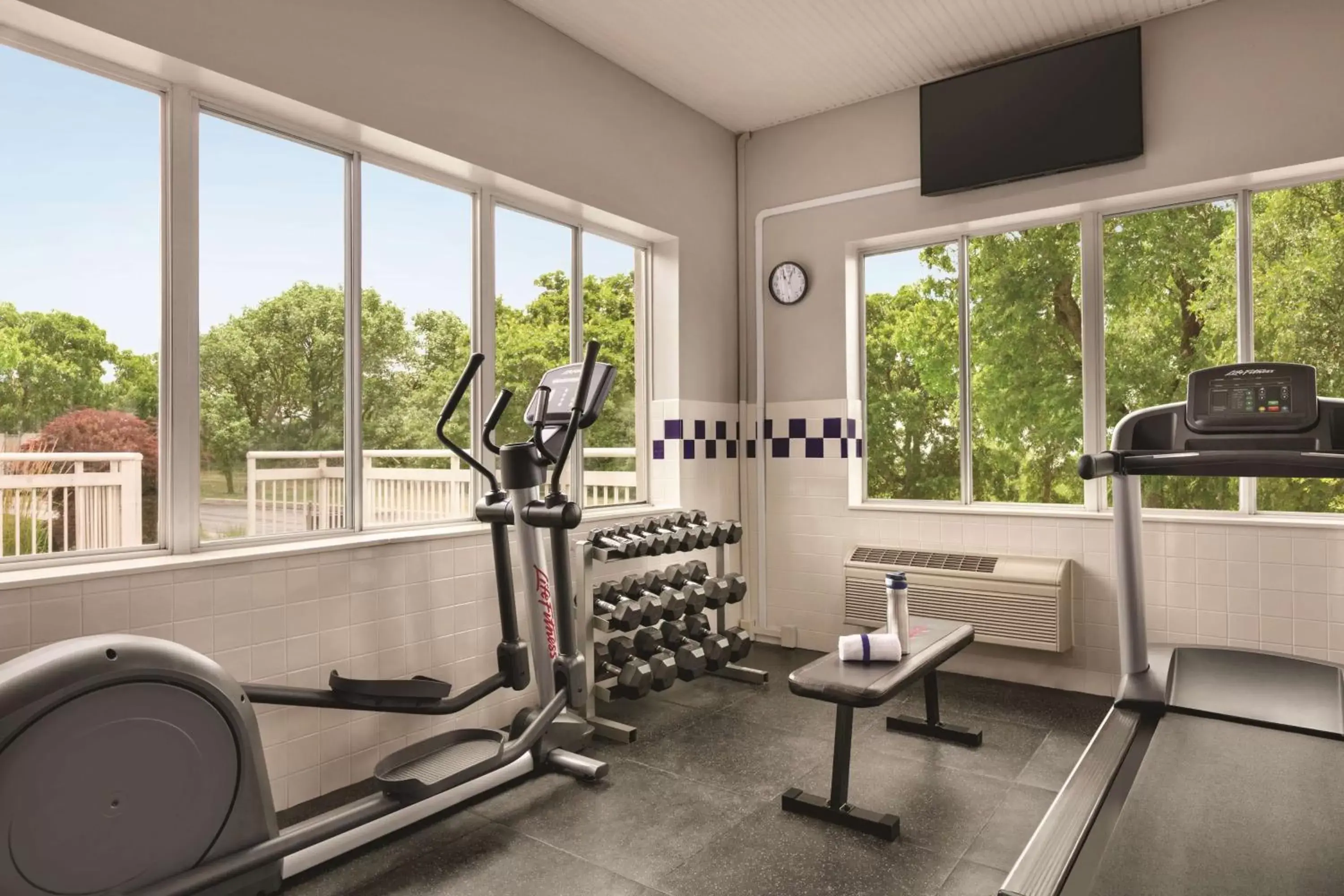 Activities, Fitness Center/Facilities in Country Inn & Suites by Radisson, Port Clinton, OH