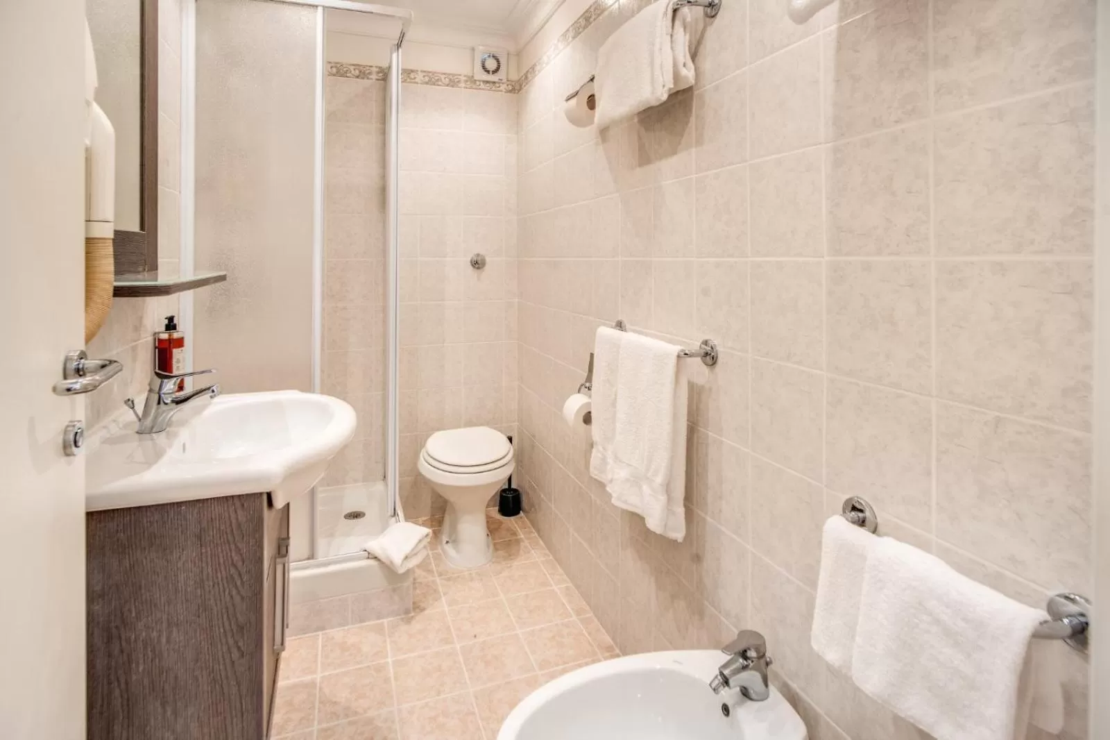 Bathroom in Hotel Mirti