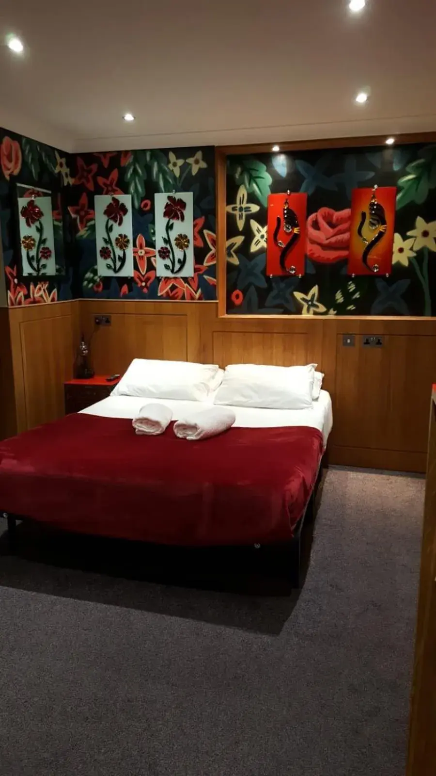 Bed in The Melville Hotel by Rokxy- Kings Cross