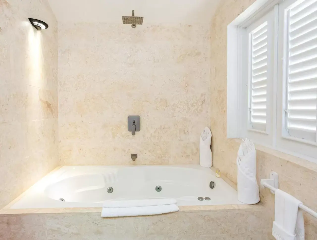 Hot Tub, Bathroom in Albachiara Hotel - Las Terrenas