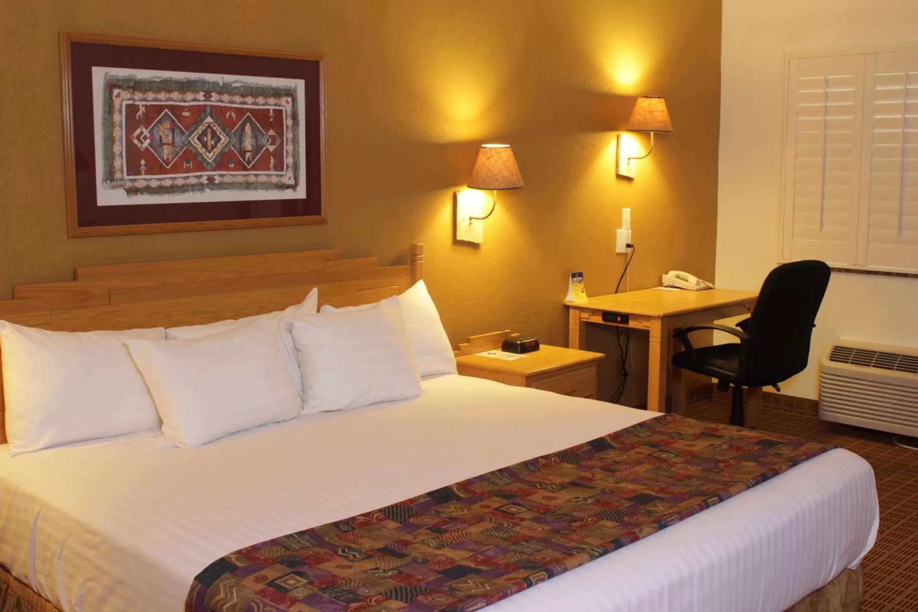 Photo of the whole room, Bed in Best Western Gold Canyon Inn & Suites