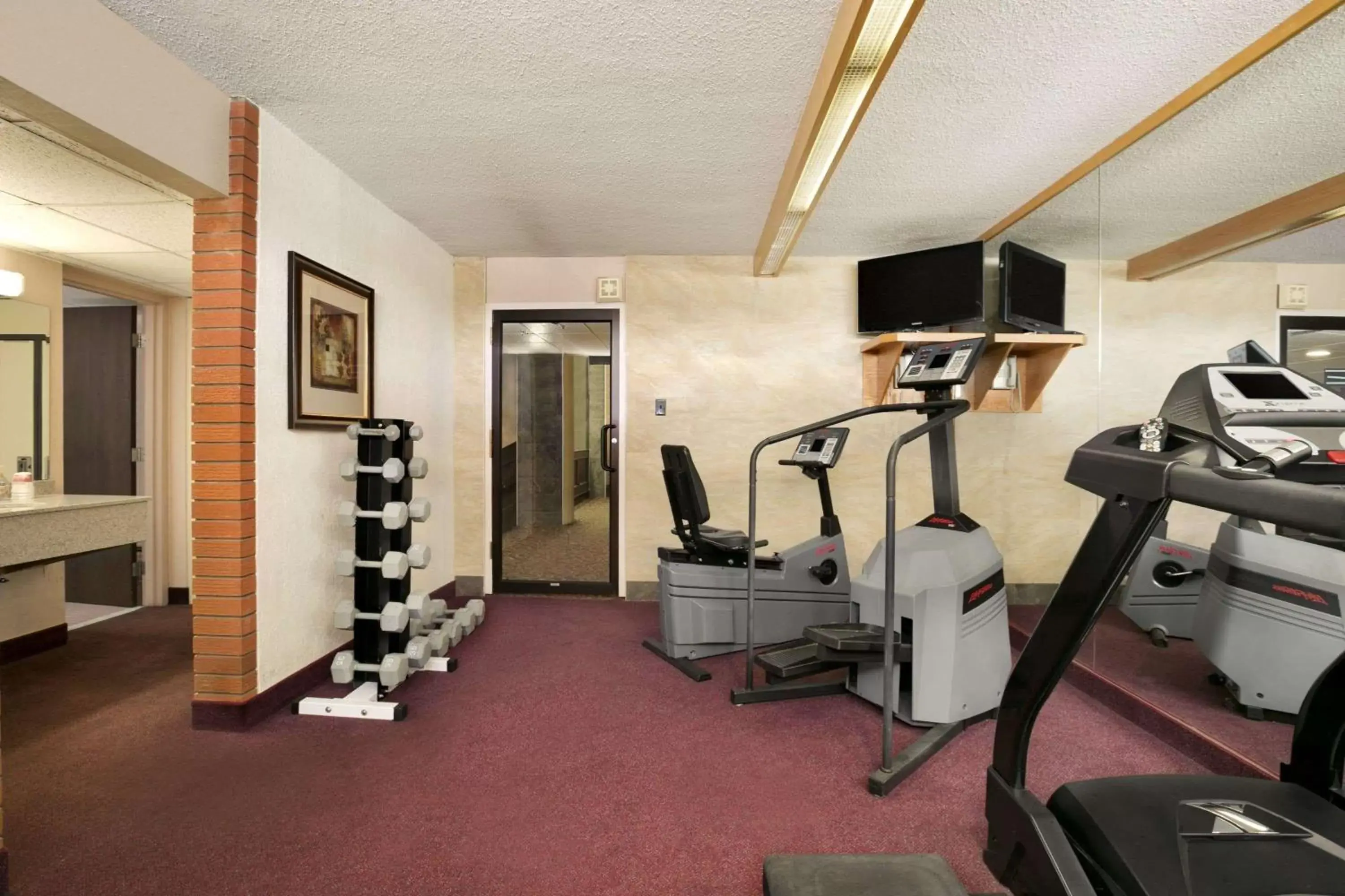 Fitness centre/facilities, Fitness Center/Facilities in Ramada by Wyndham Lethbridge