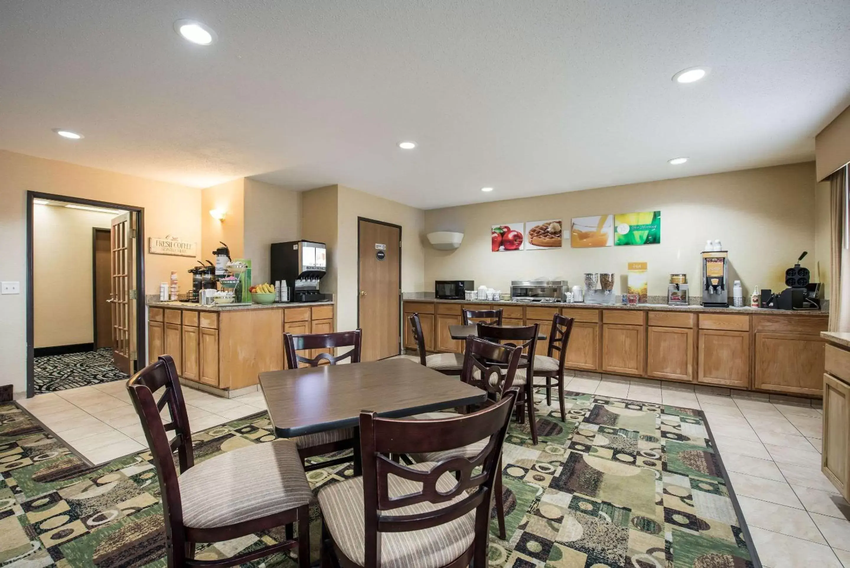 Restaurant/Places to Eat in Quality Inn & Suites Menomonie