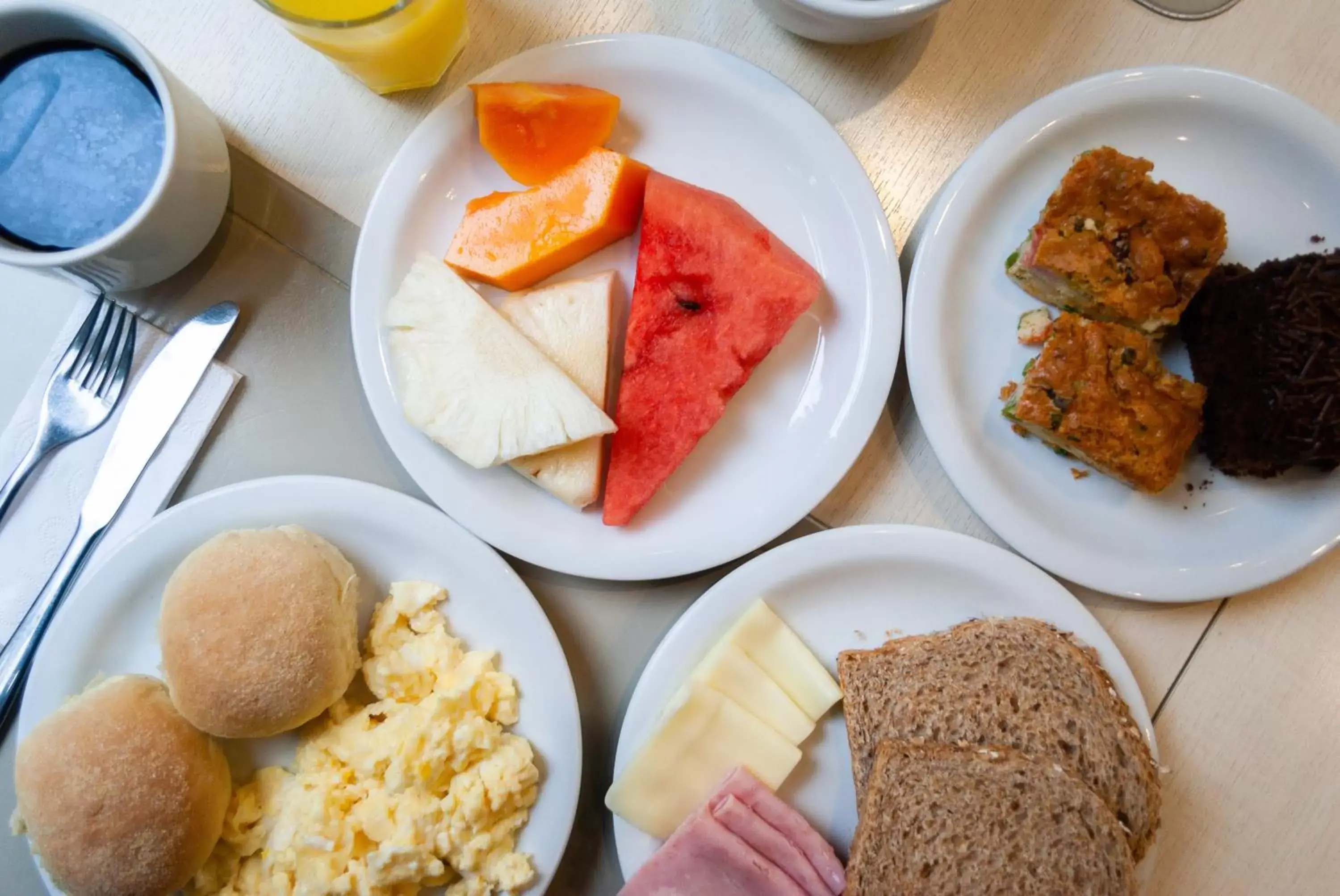 Breakfast in Master Curitiba Hotel - 1,6 km do Estádio Couto Pereira - Show Breakfast in Master Curitiba Hotel - 1,6 km do Estádio Couto Pereira - Show