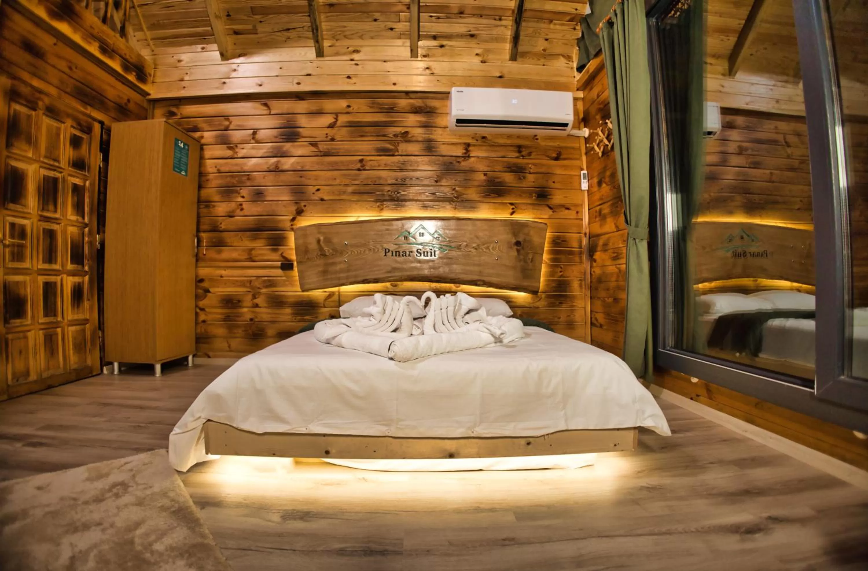 Communal lounge/ TV room in Pınar Suit Bungalow