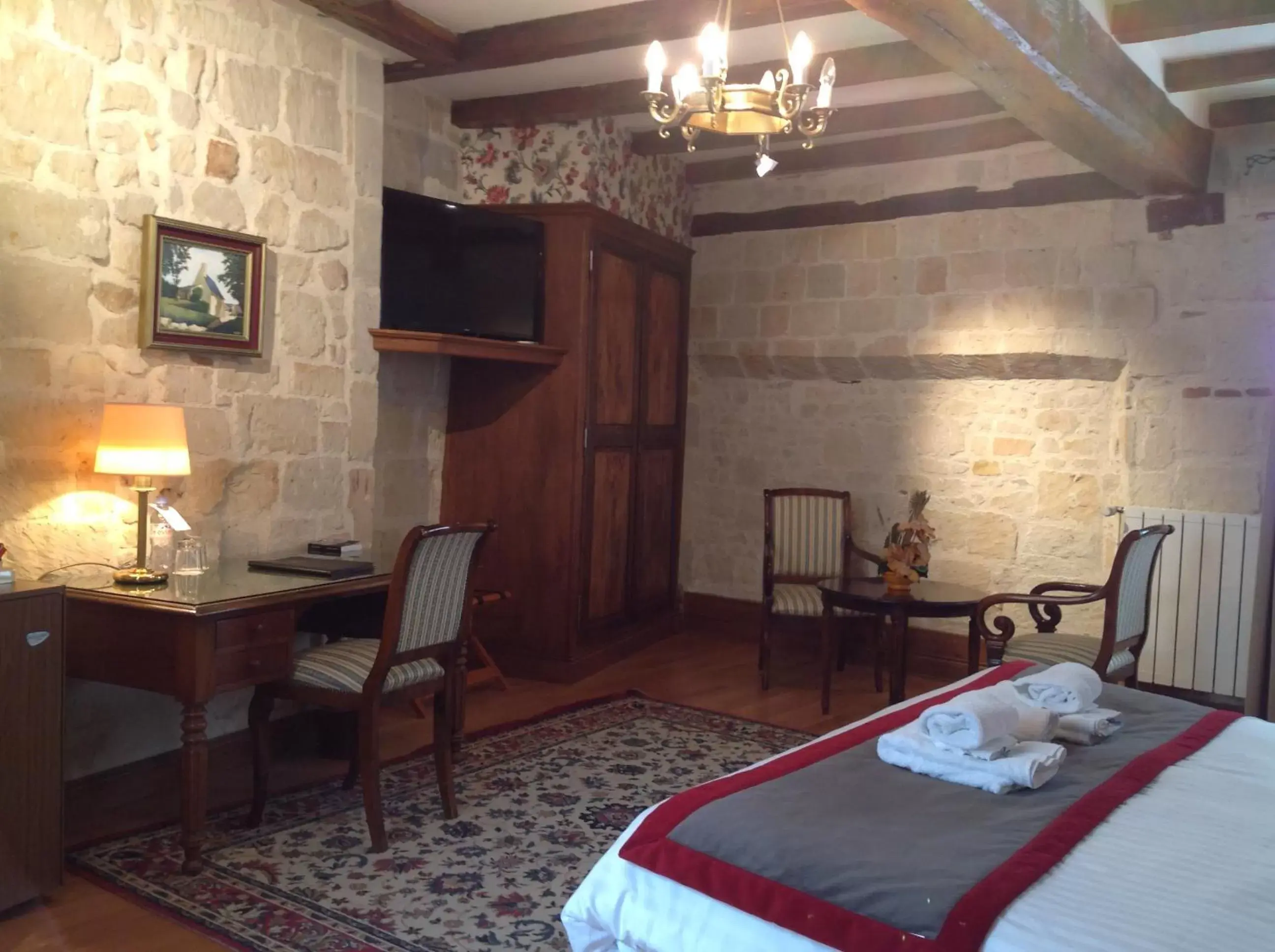 Seating area, Bed in Best Western Hôtel De France