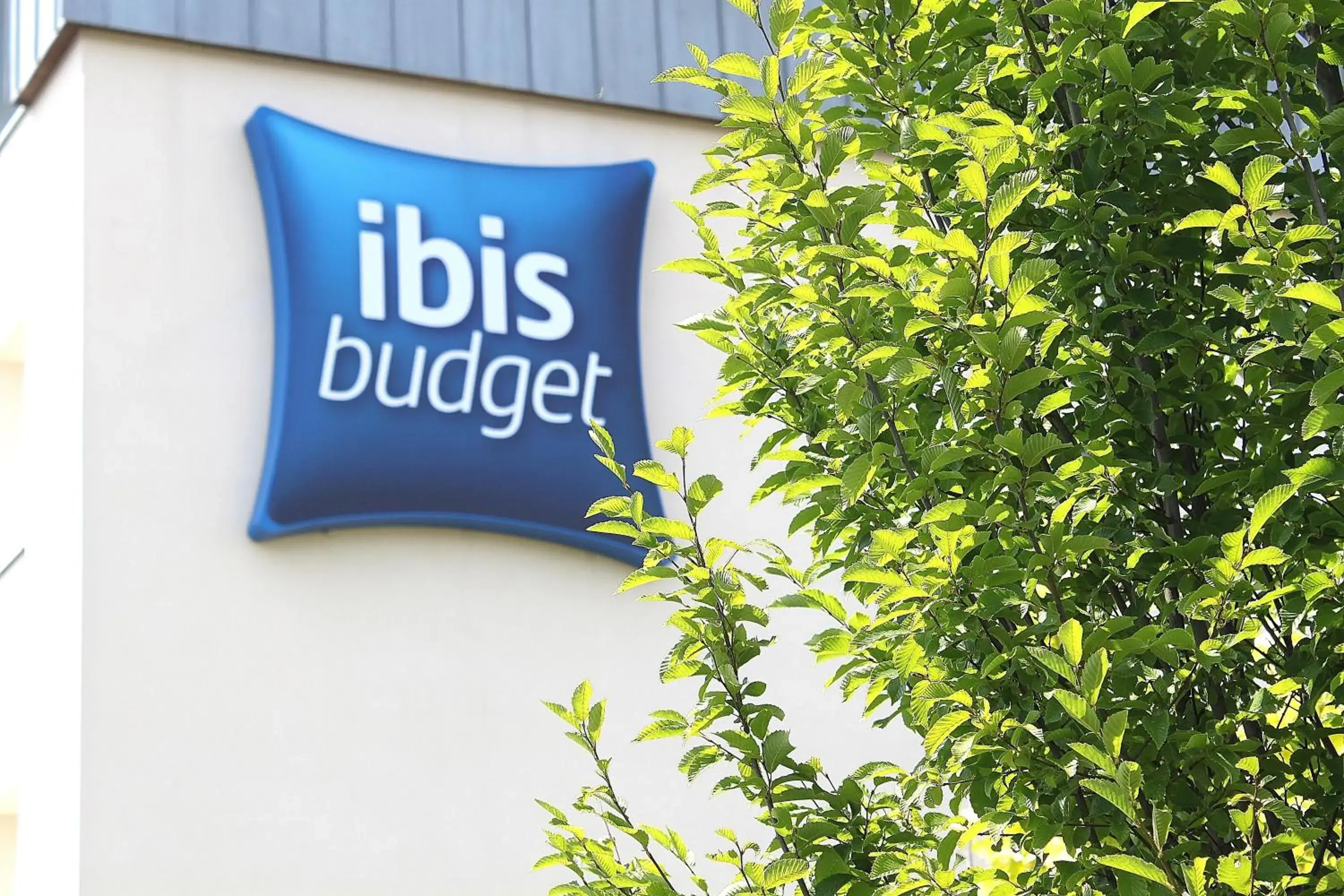 Facade/entrance, Property Logo/Sign in ibis budget Amboise