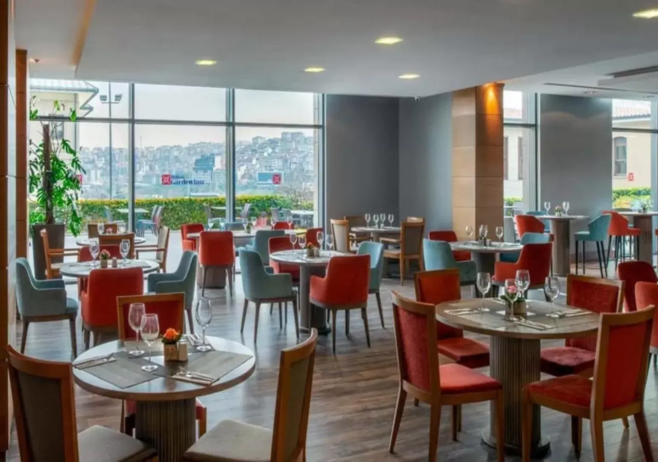 Restaurant/Places to Eat in Dosso Dossi Hotels Golden Horn