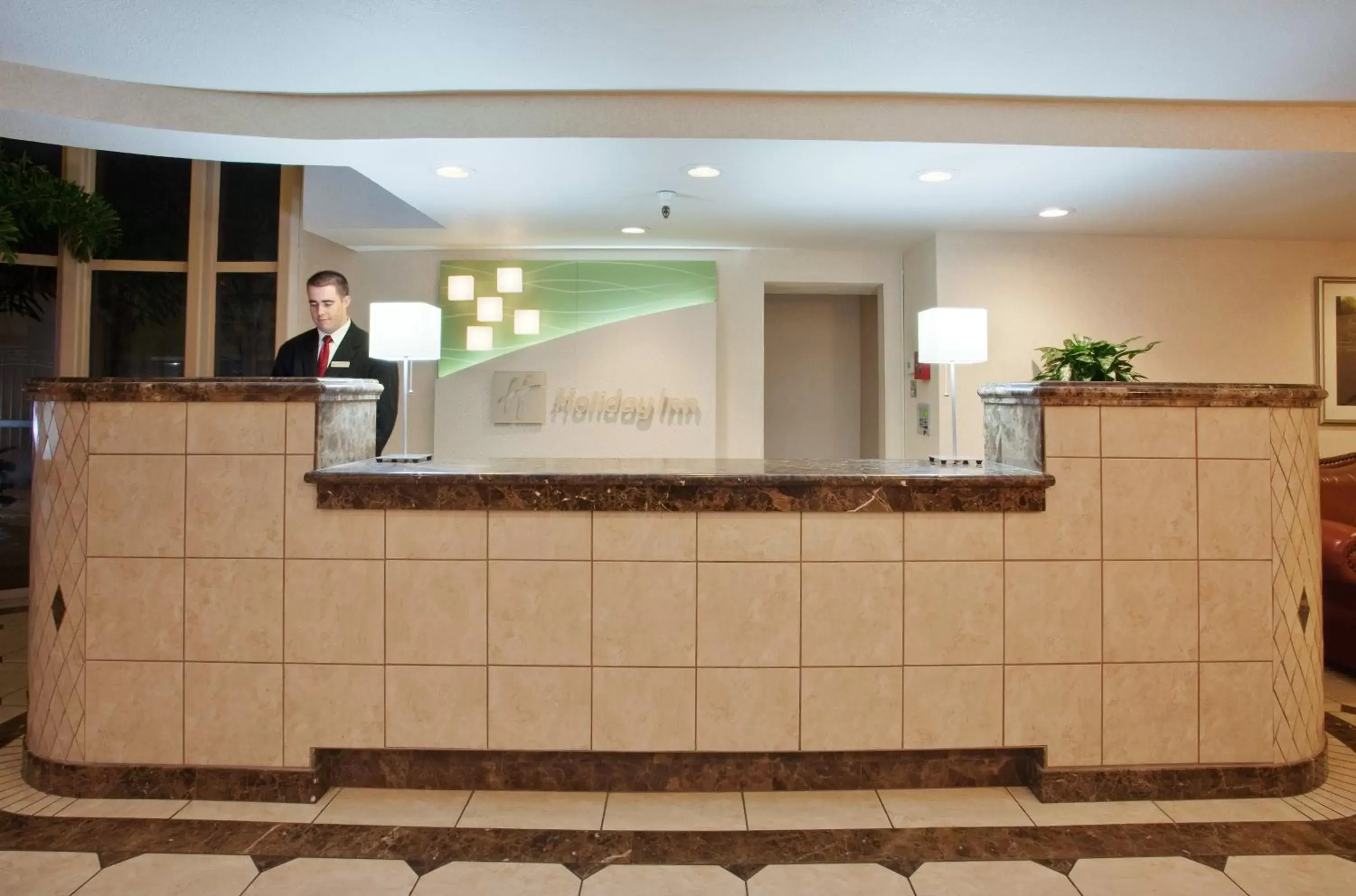 Property building, Lobby/Reception in Holiday Inn Rancho Cordova - Northeast Sacramento, an IHG Hotel