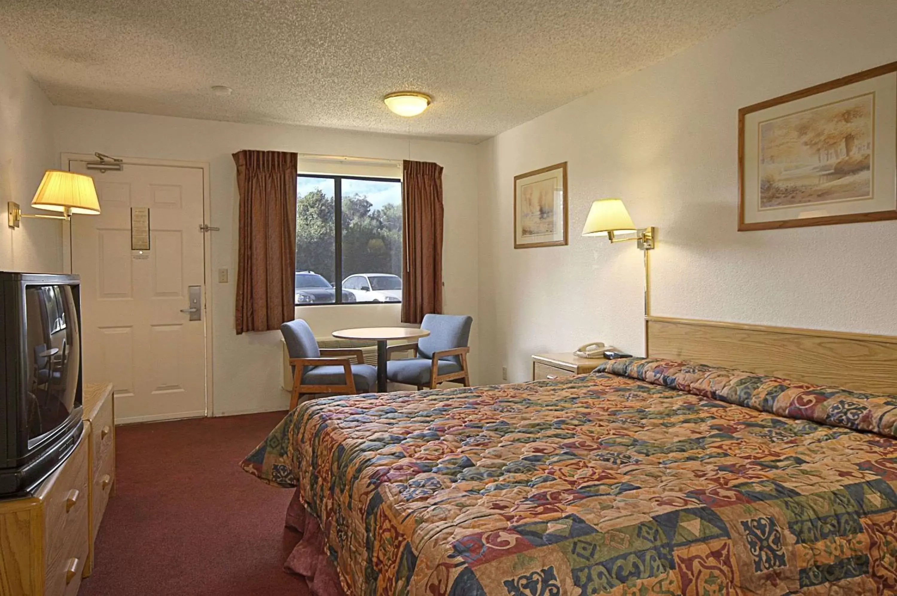 Photo of the whole room, Bed in Days Inn by Wyndham Fresno South