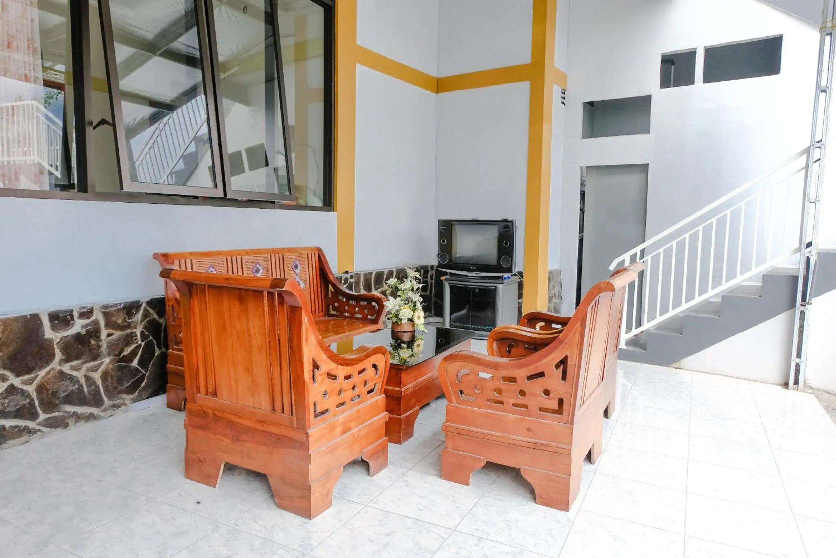 Seating area in OYO 894 Nusa Indah Homestay Syariah