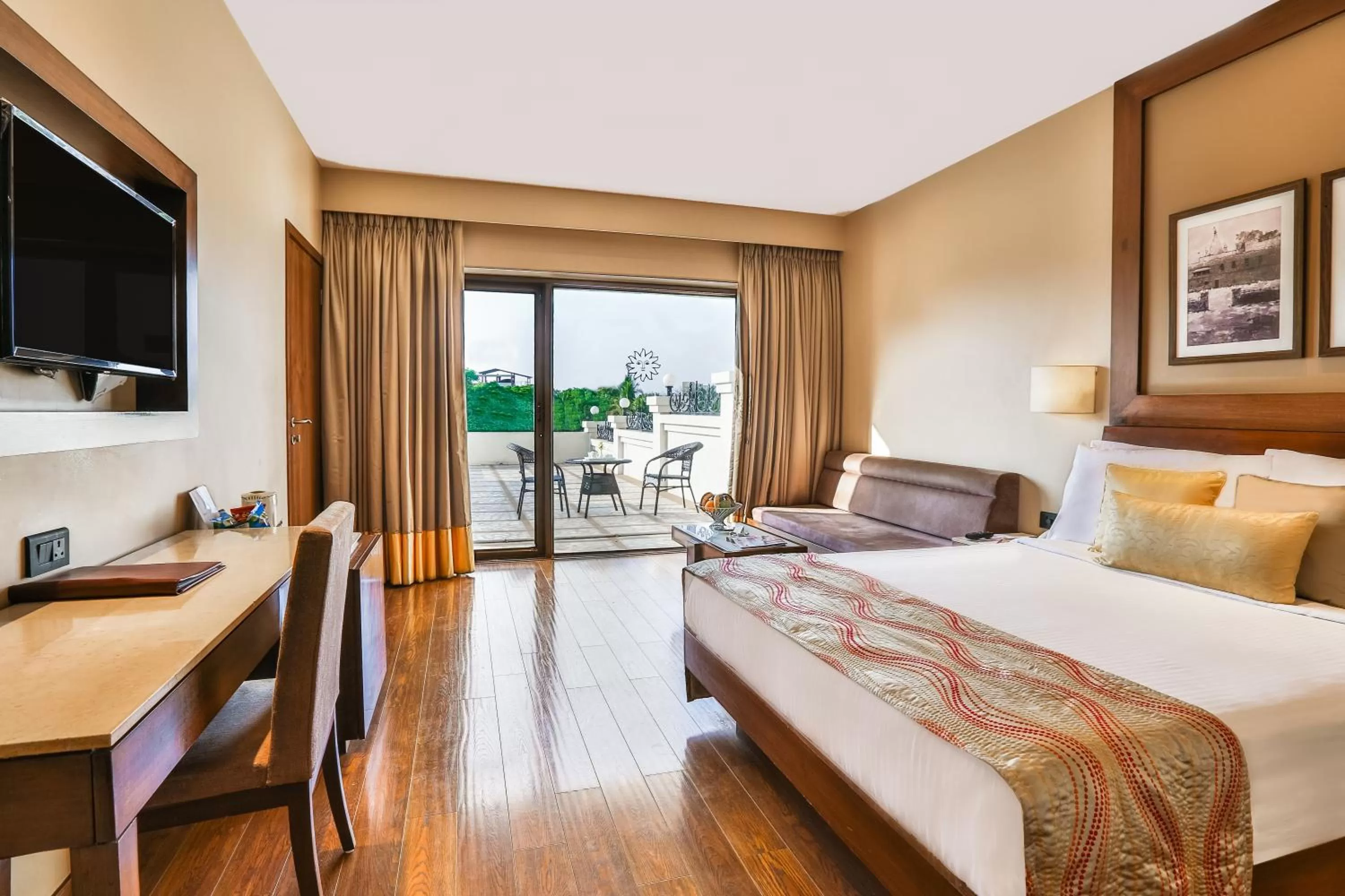 Photo of the whole room, Bed in Sun-n-Sand Shirdi