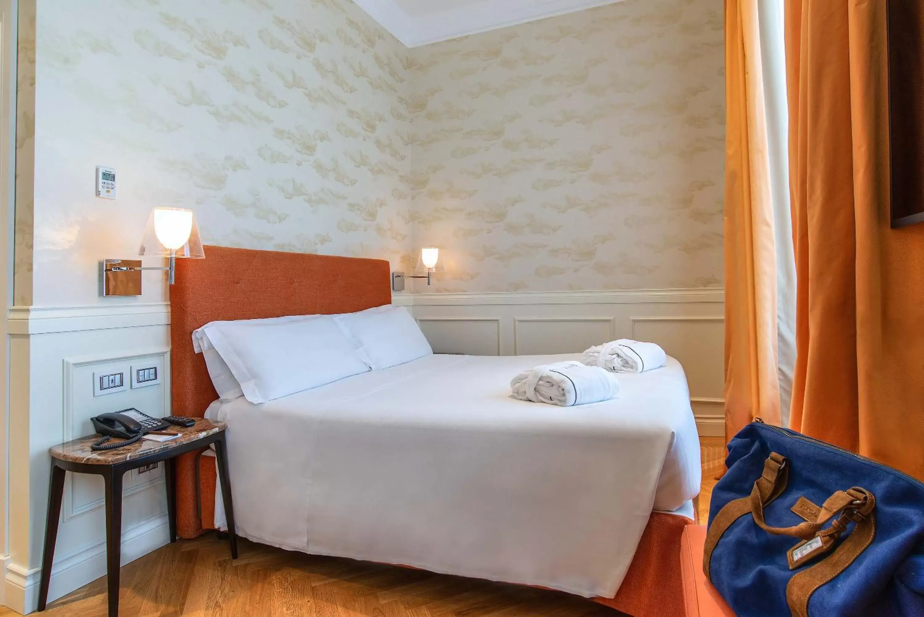 Bed in Hotel Damaso