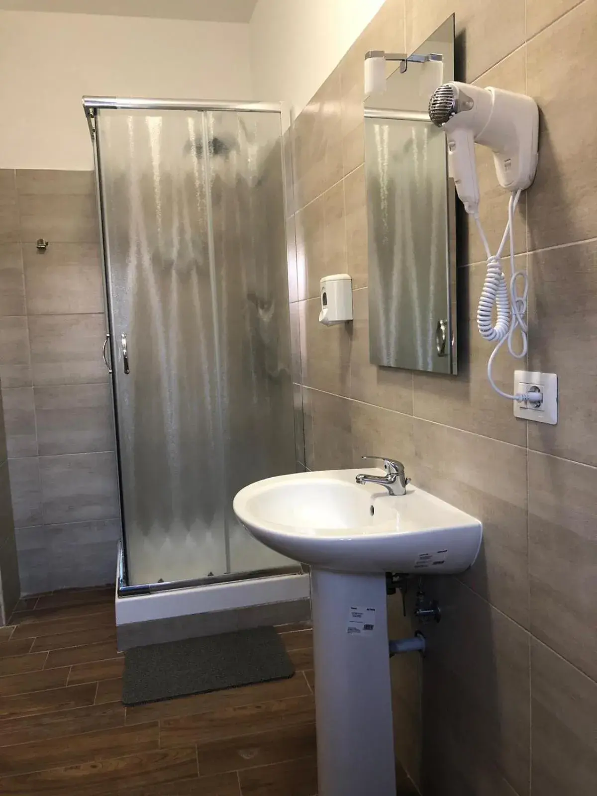 Shower, Bathroom in Albergo Corvetto Corso Lodi