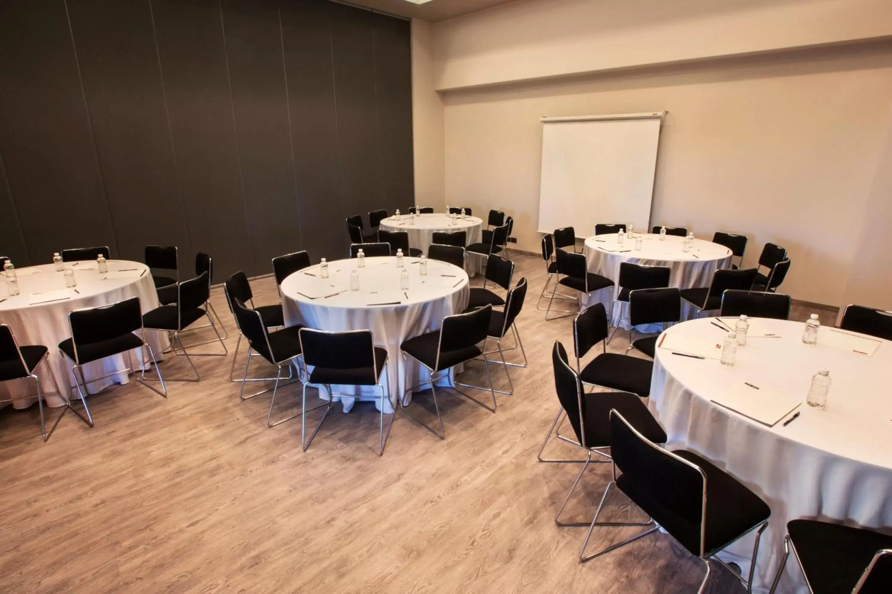 Meeting/conference room, Restaurant/Places to Eat in City Express by Marriott San José Costa Rica