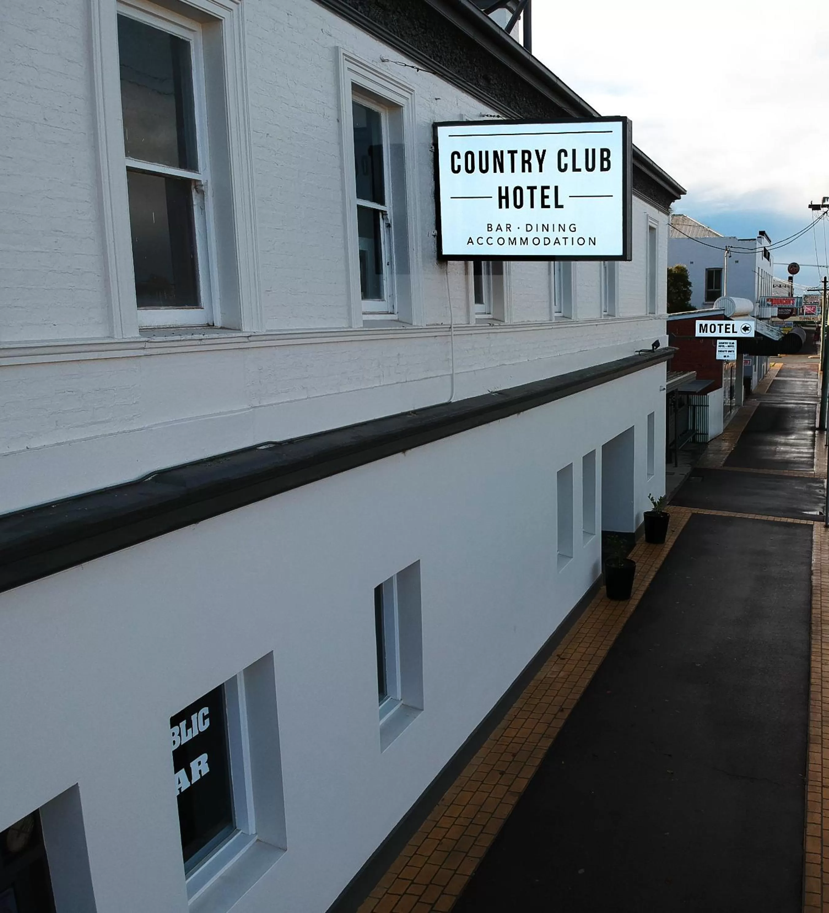 Property building in Finley Country Club Hotel Motel