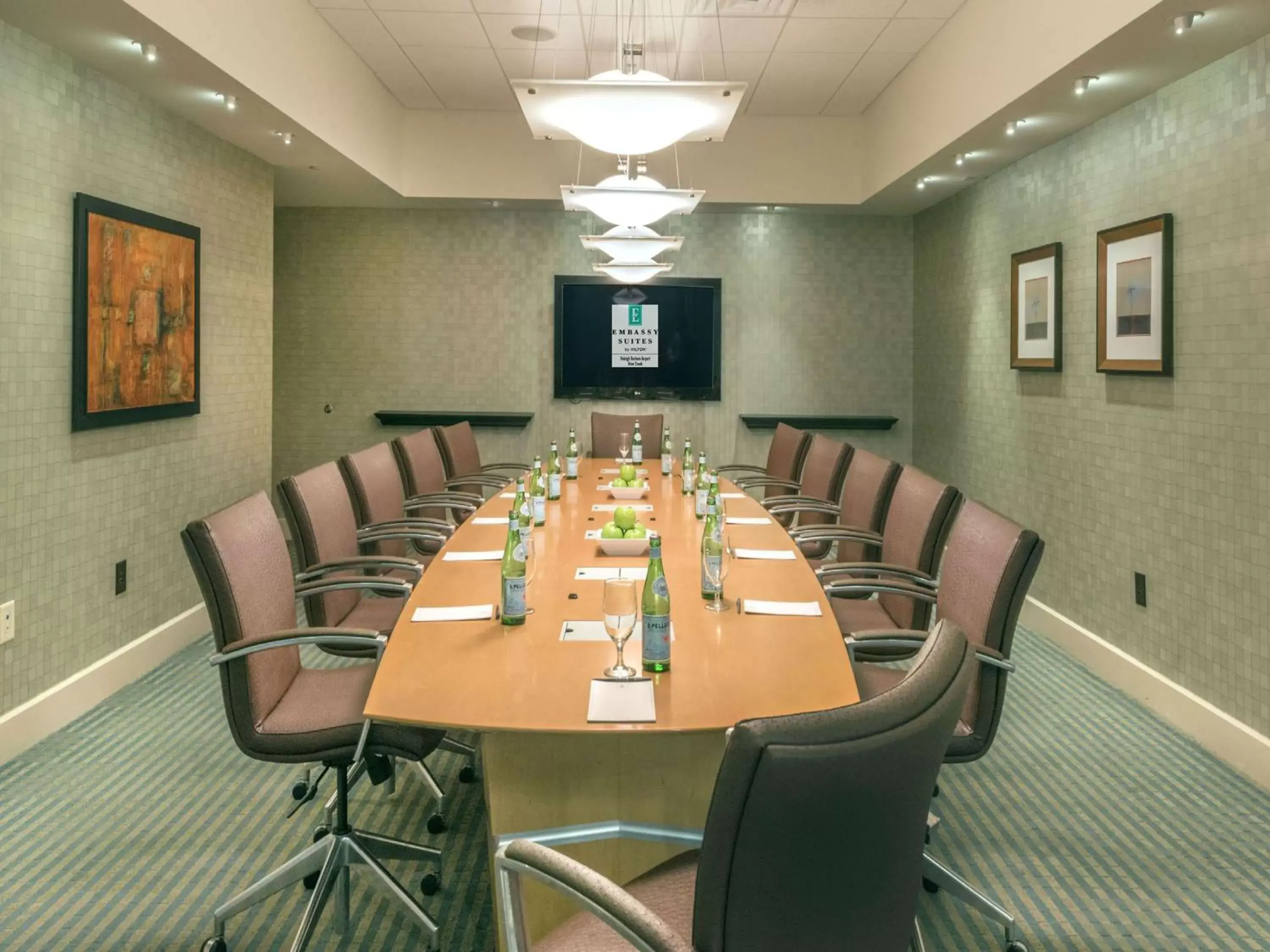 Meeting/conference room in Embassy Suites by Hilton Raleigh Durham Airport Brier Creek