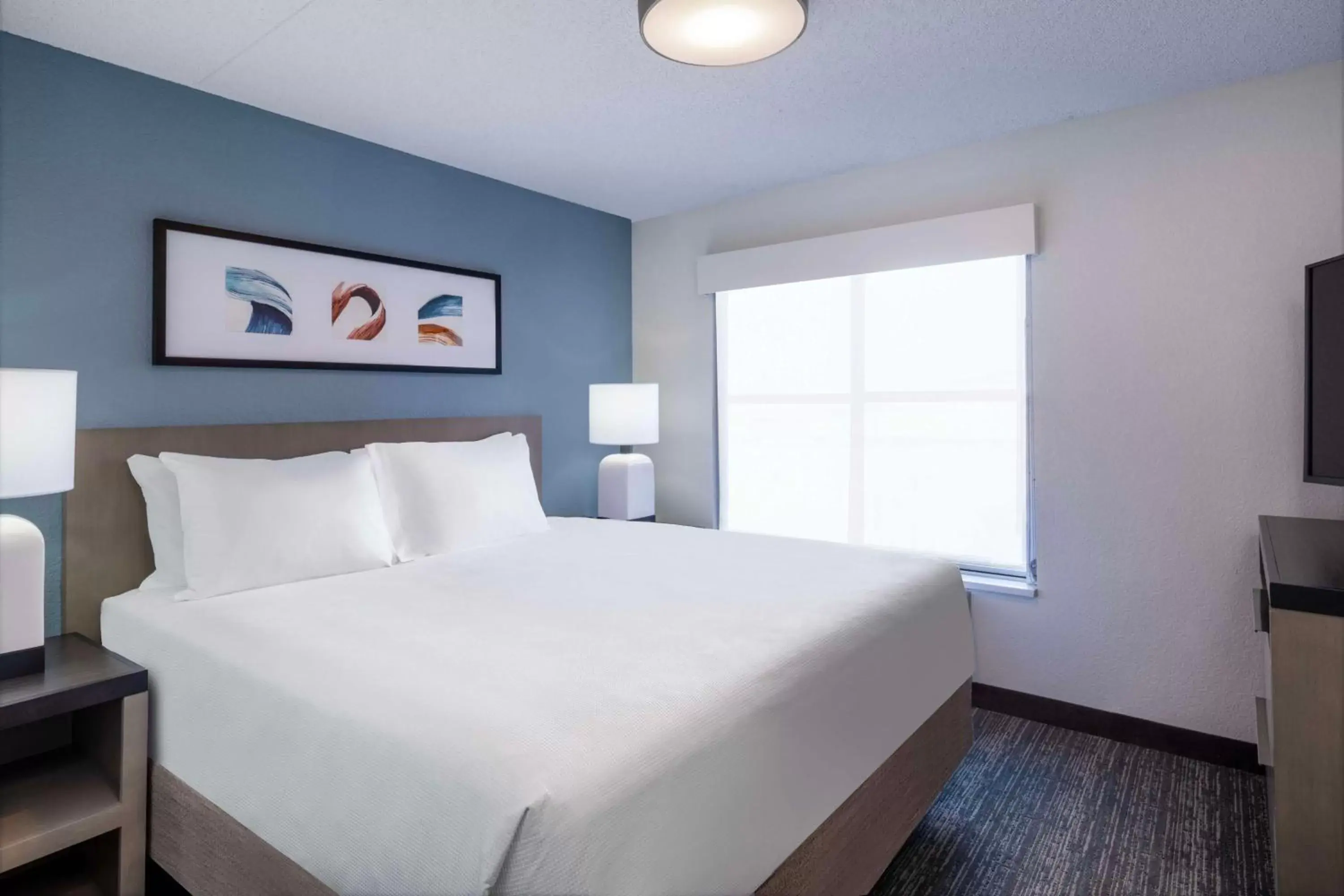 Photo of the whole room, Bed in Hyatt House Colorado Springs Airport