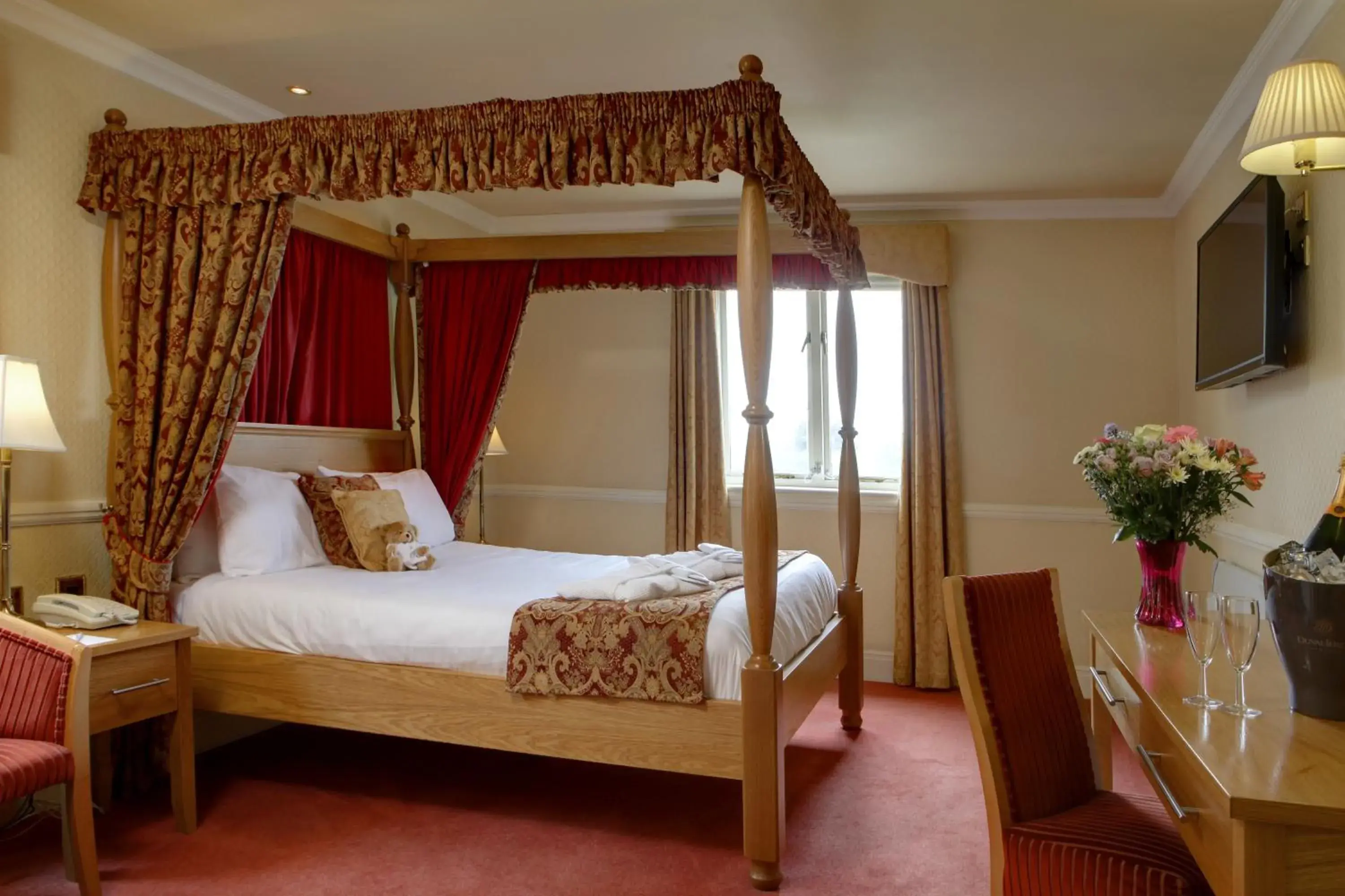 Bedroom, Bed in Best Western Gables Hotel