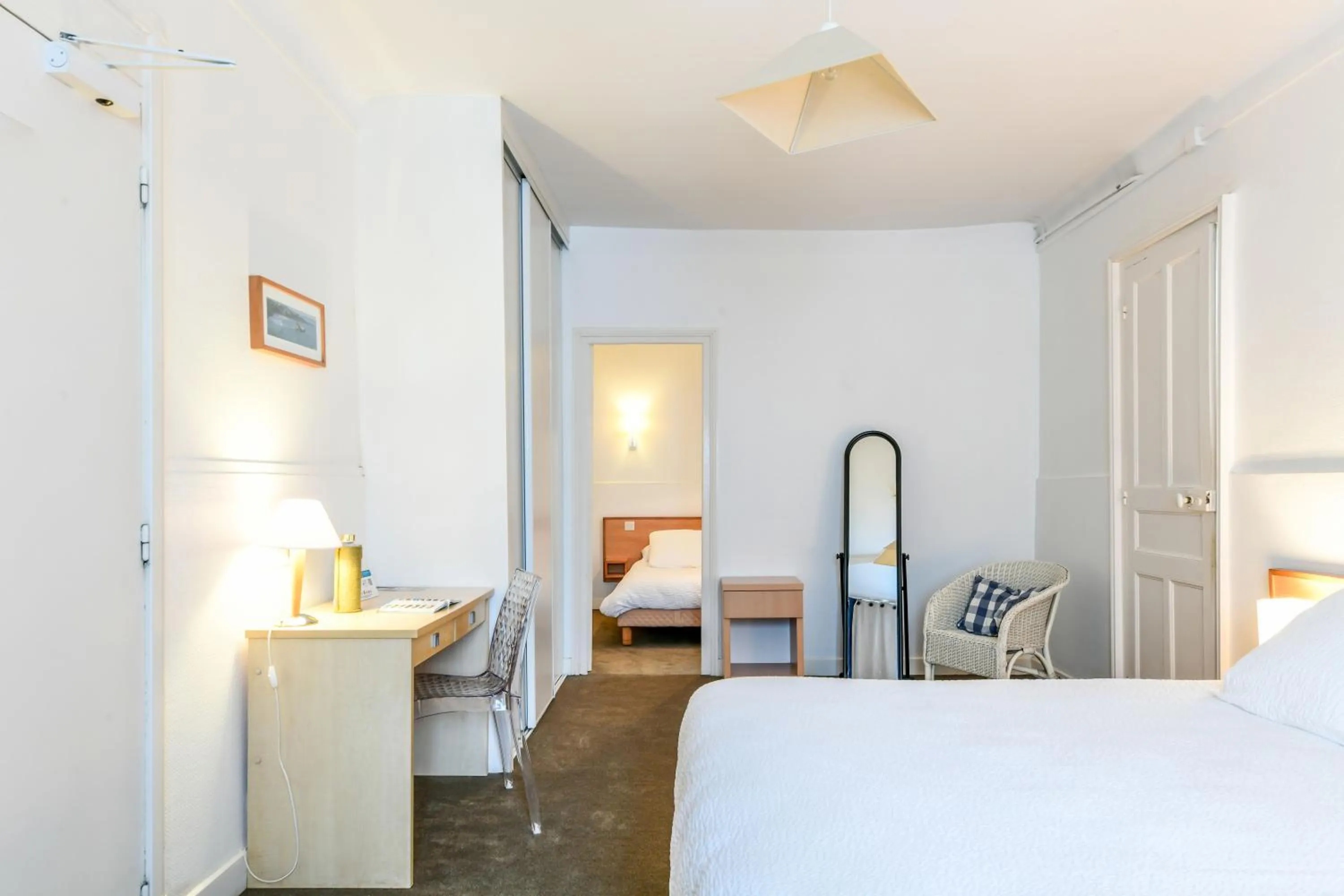 Bed in Hôtel VAL FLORES LOGIS