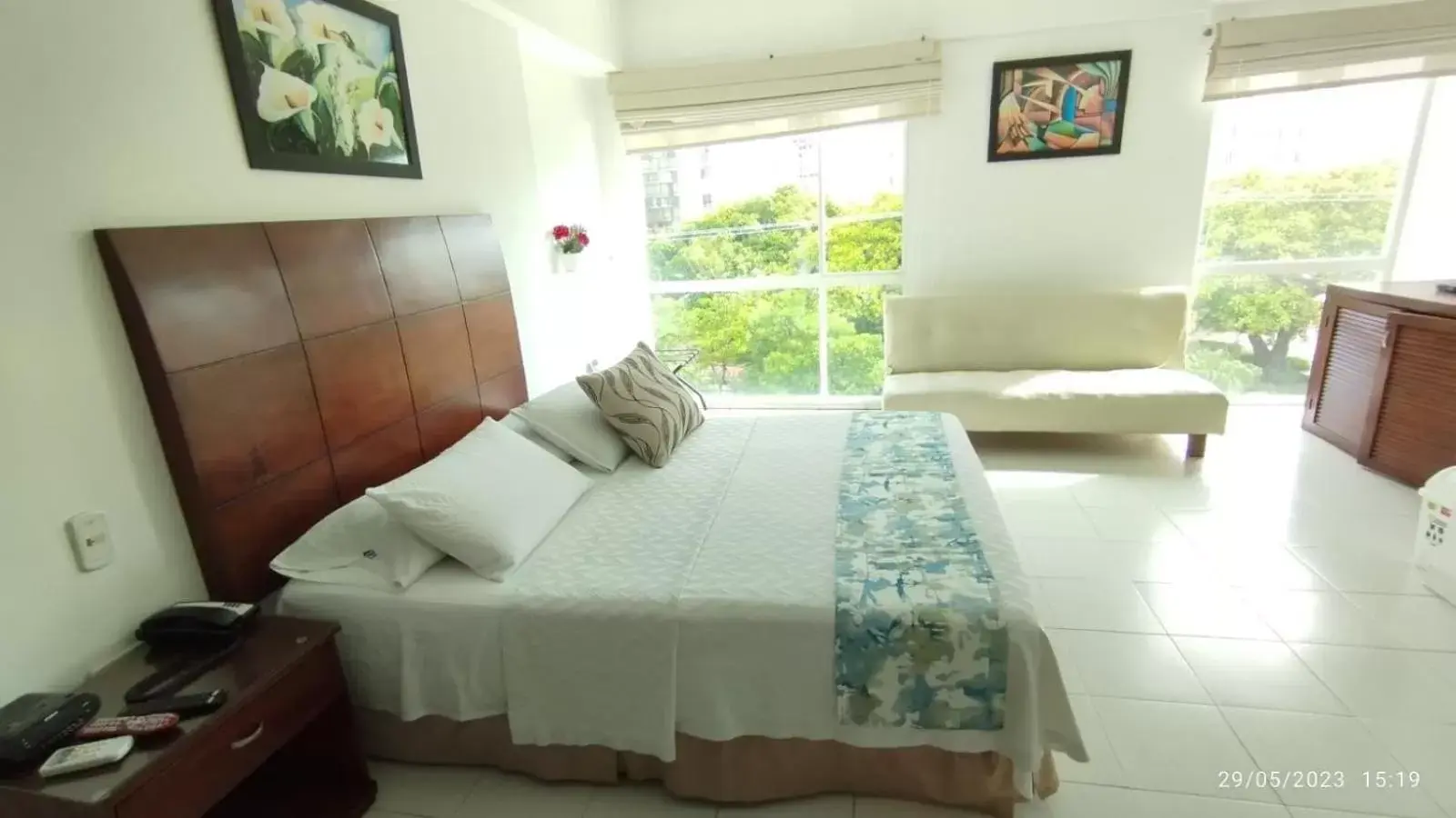 hair dresser, Bed in Coral Reef Hotel