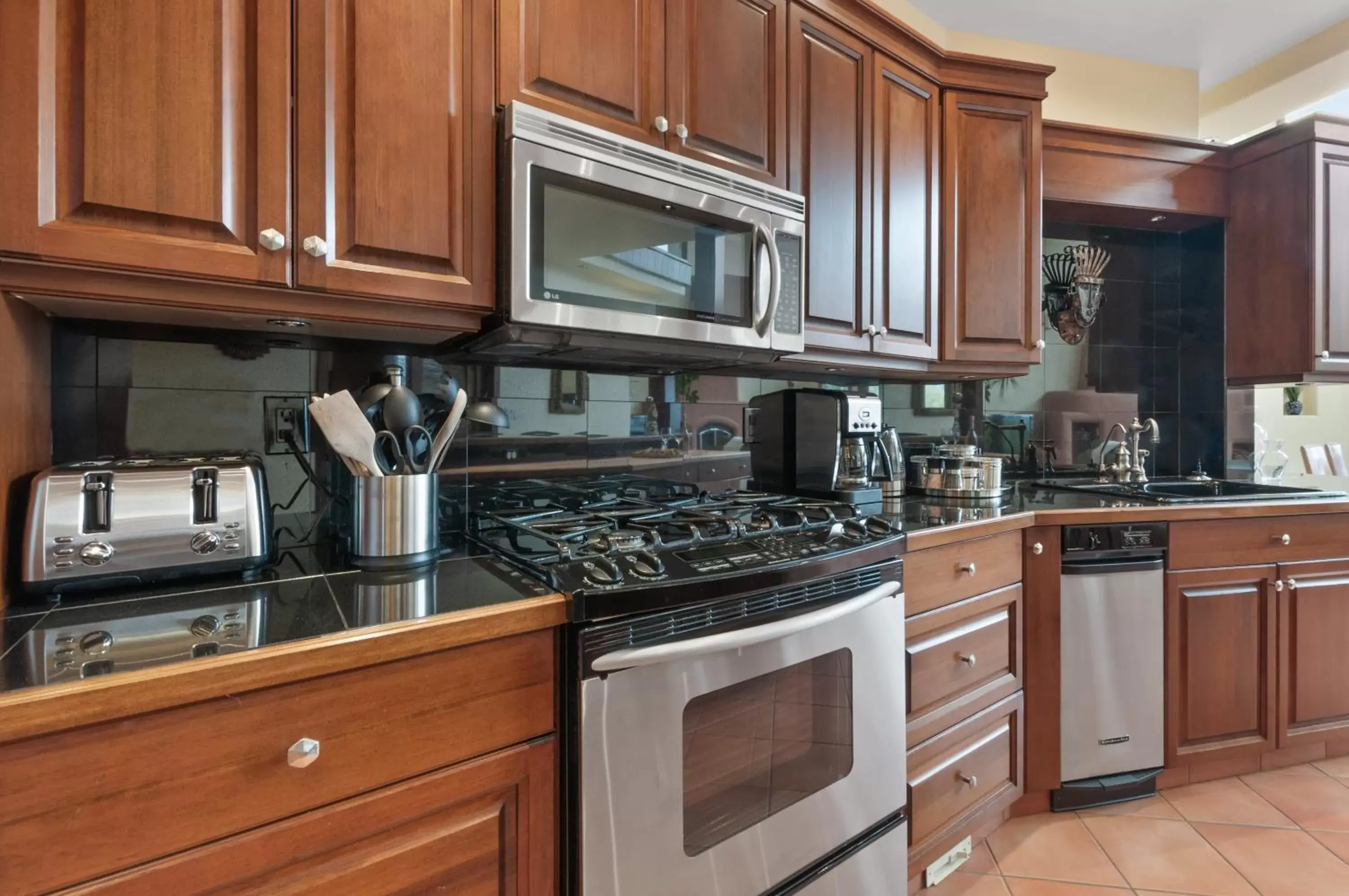 Kitchen/Kitchenette in Casa Grande Inn & Suites