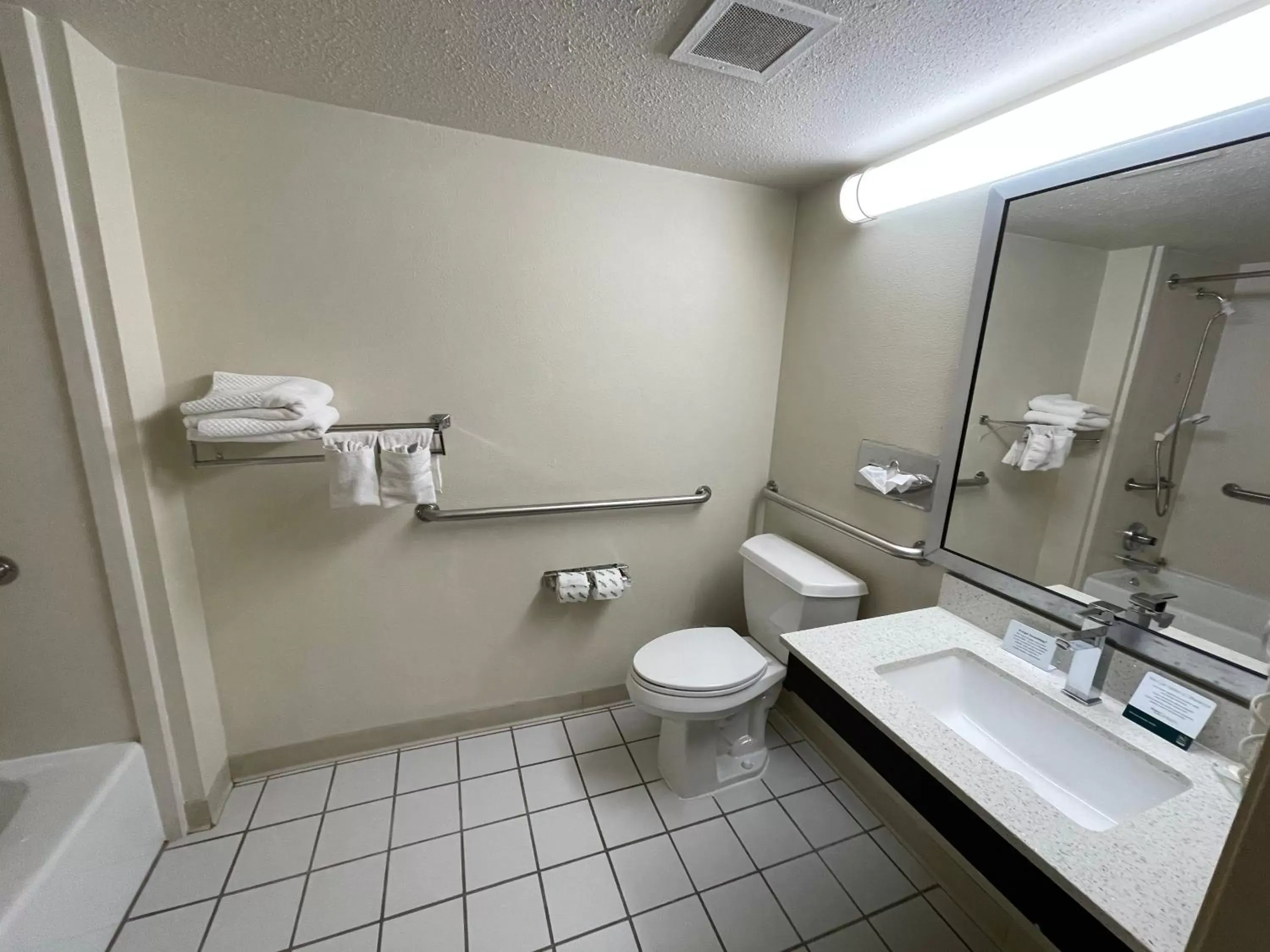 King Room - Accessible/Smoking in Quality Inn Fort Smith I-540