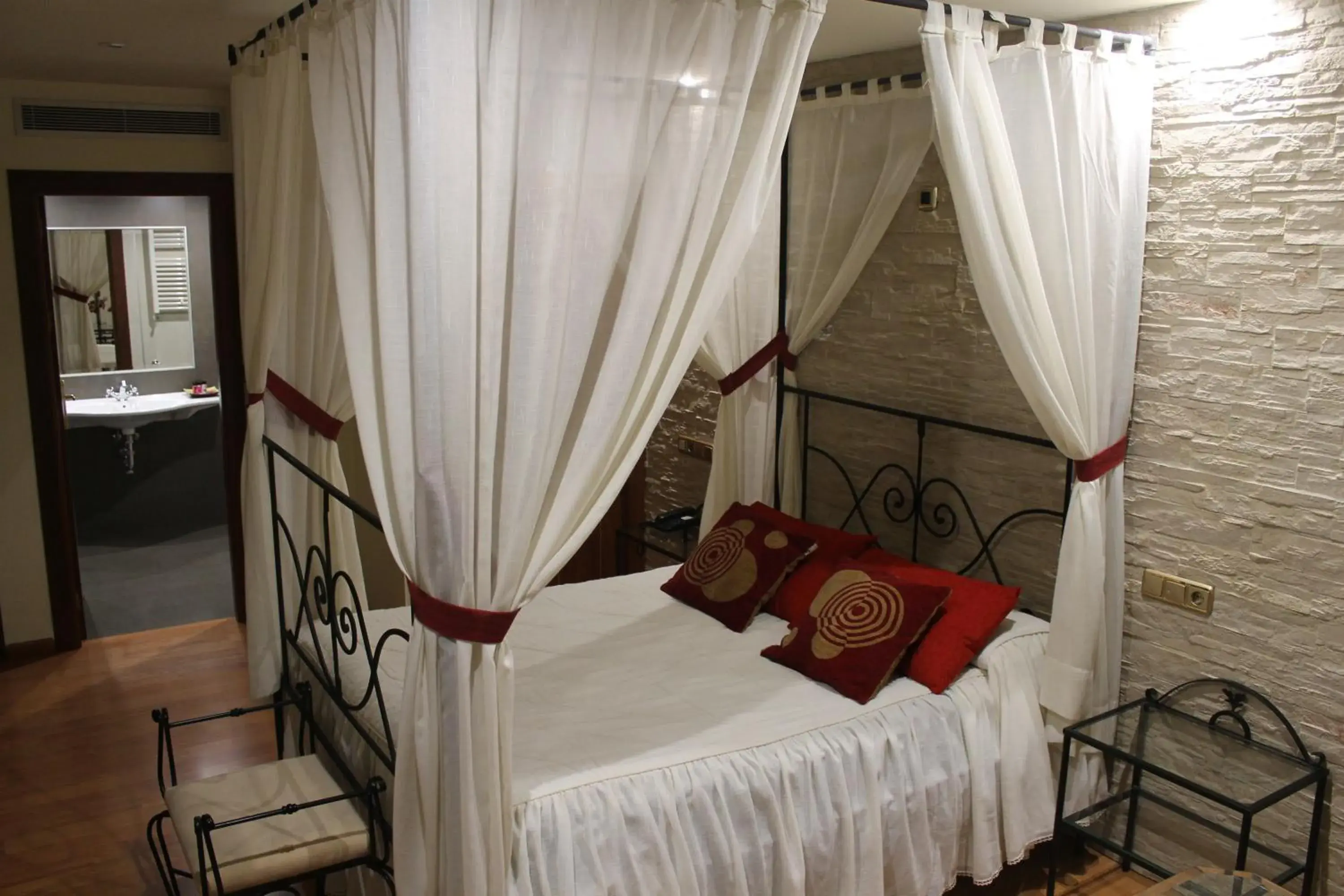 Bed in Hotel El Castillo