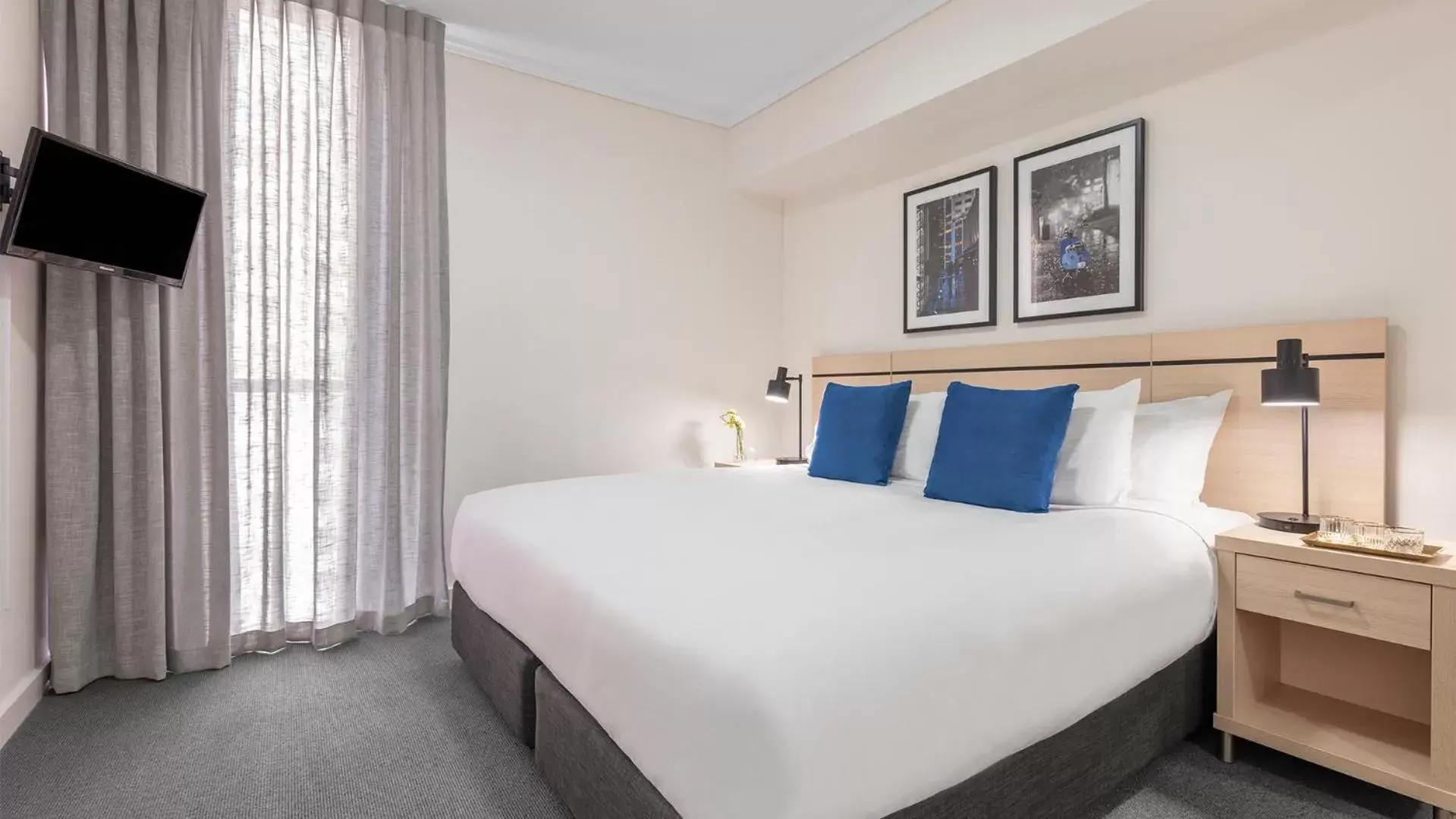 One-Bedroom Apartment in Oaks Brisbane Festival Suites