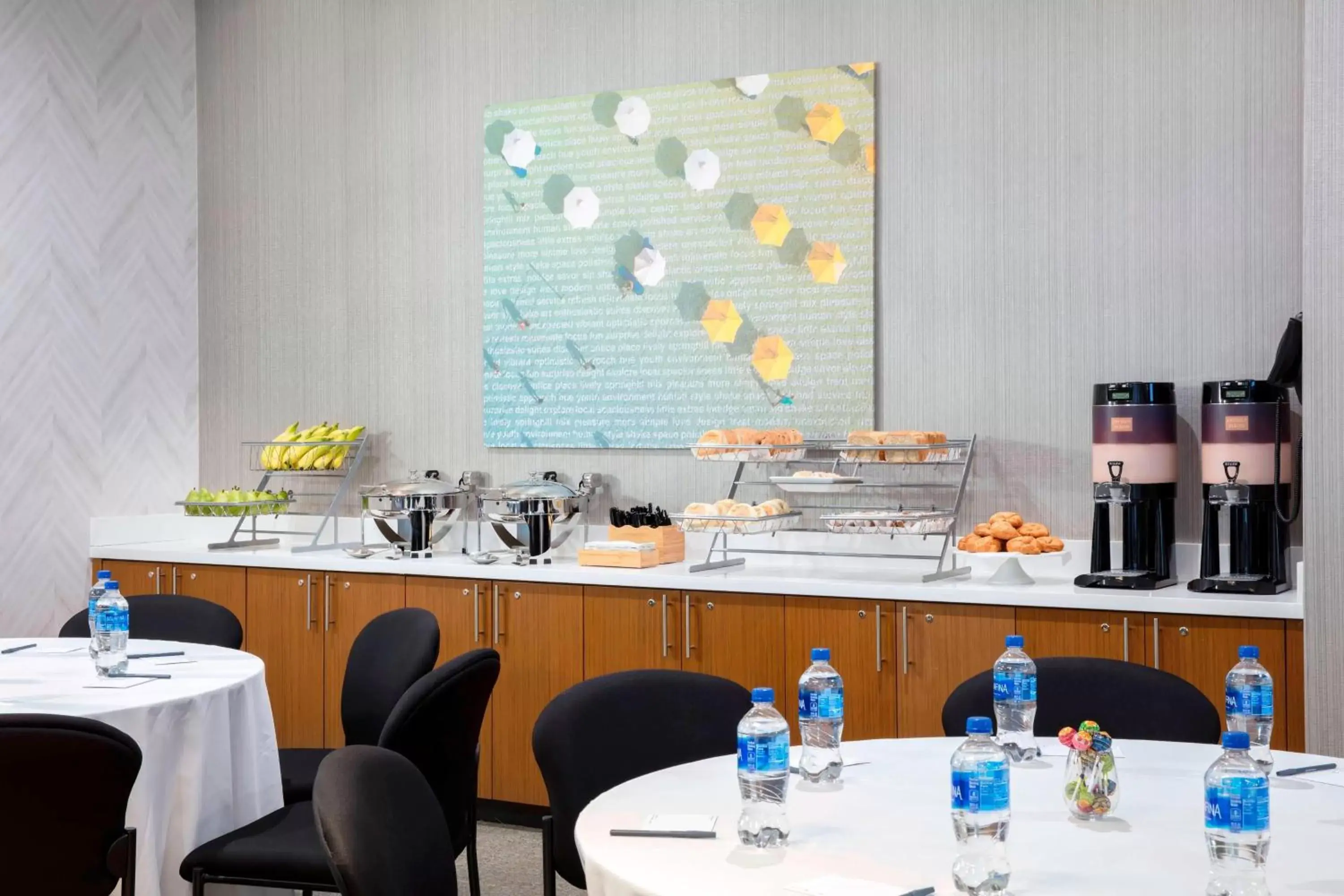 Meeting/conference room, Restaurant/Places to Eat in SpringHill Suites by Marriott Miami Doral
