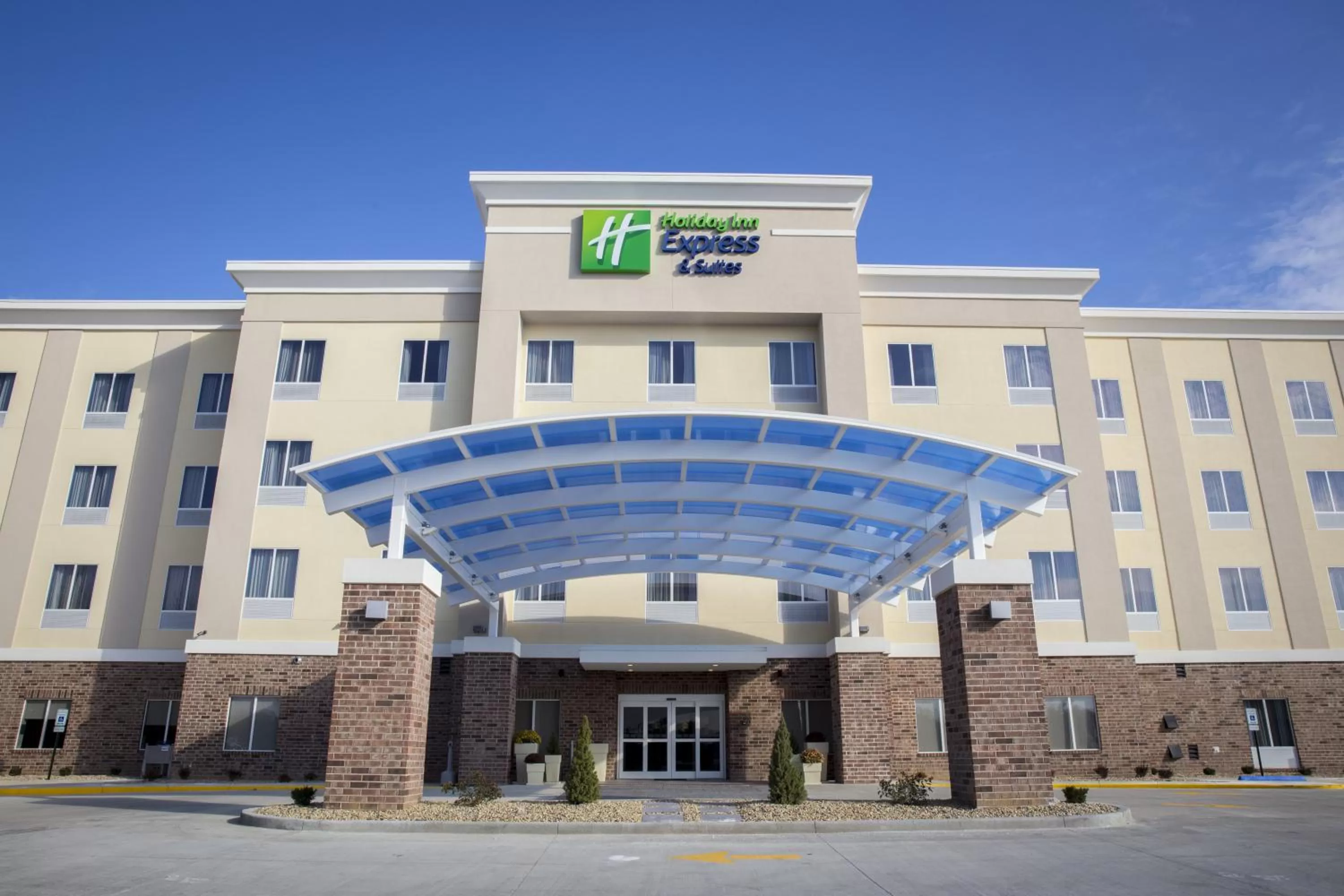 Holiday Inn Express and Suites Edwardsville by IHG
