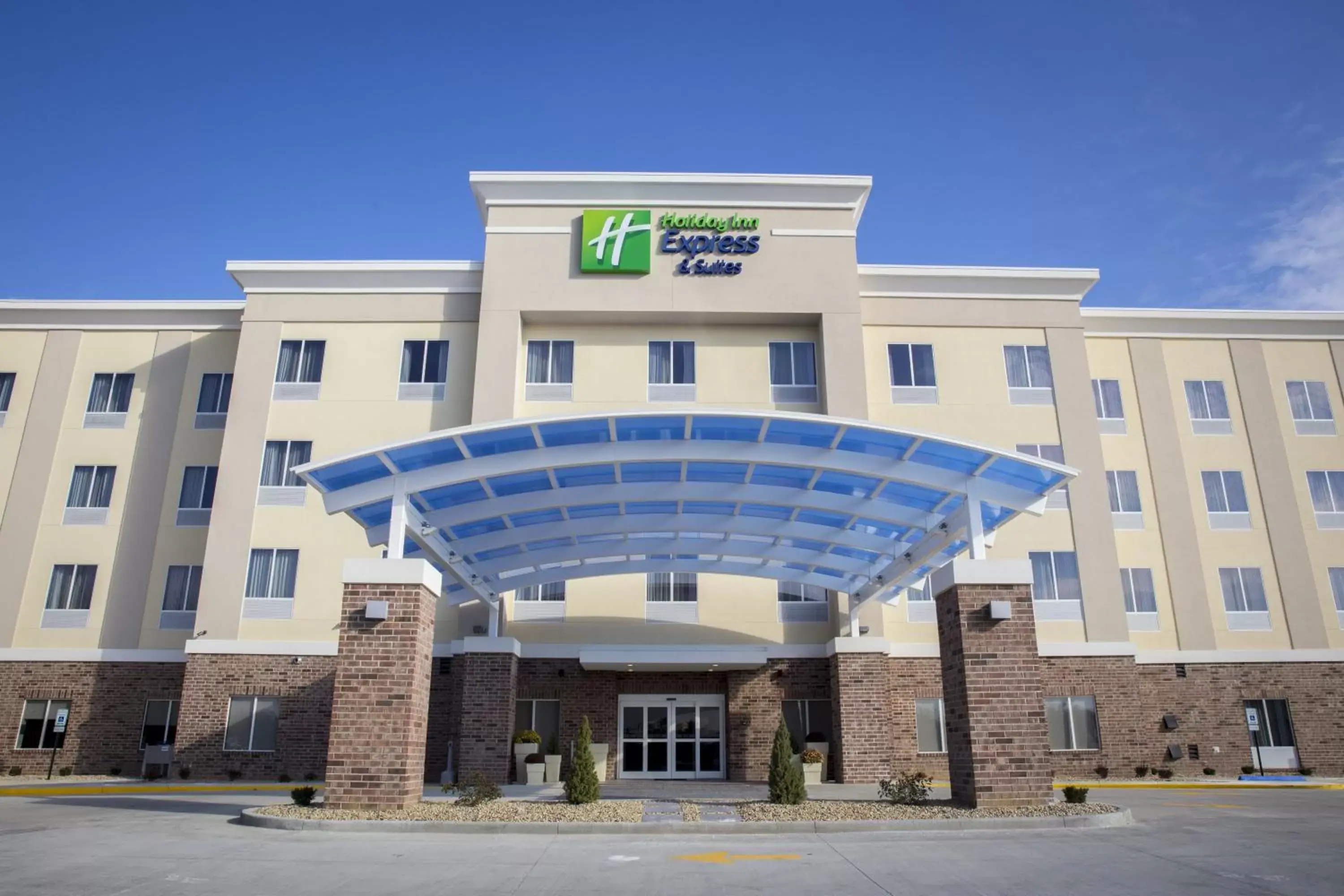 Facade/entrance, Property Building in Holiday Inn Express and Suites Edwardsville, an IHG Hotel