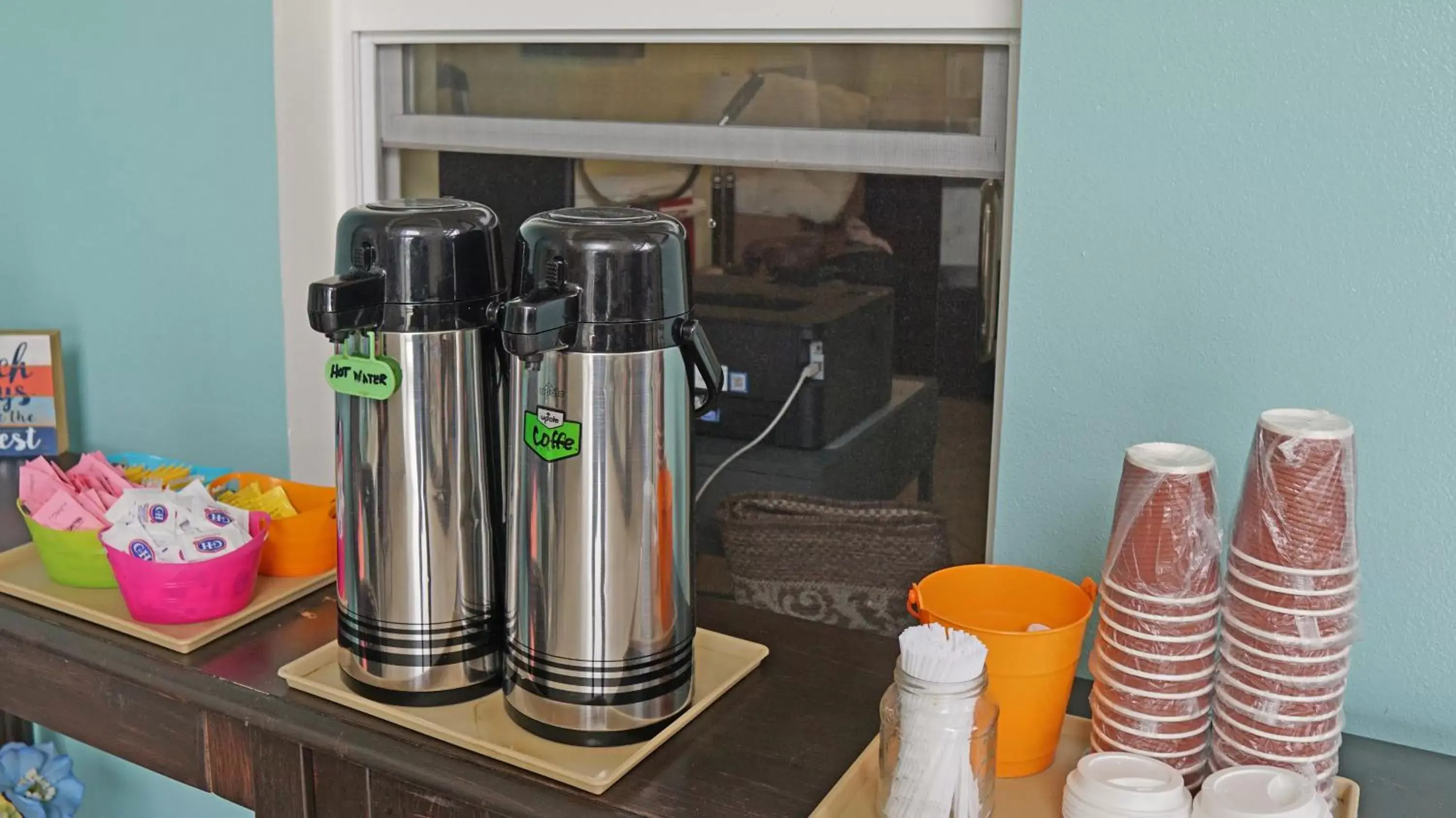 Coffee/tea facilities in Ocean Surf Inn & Suites